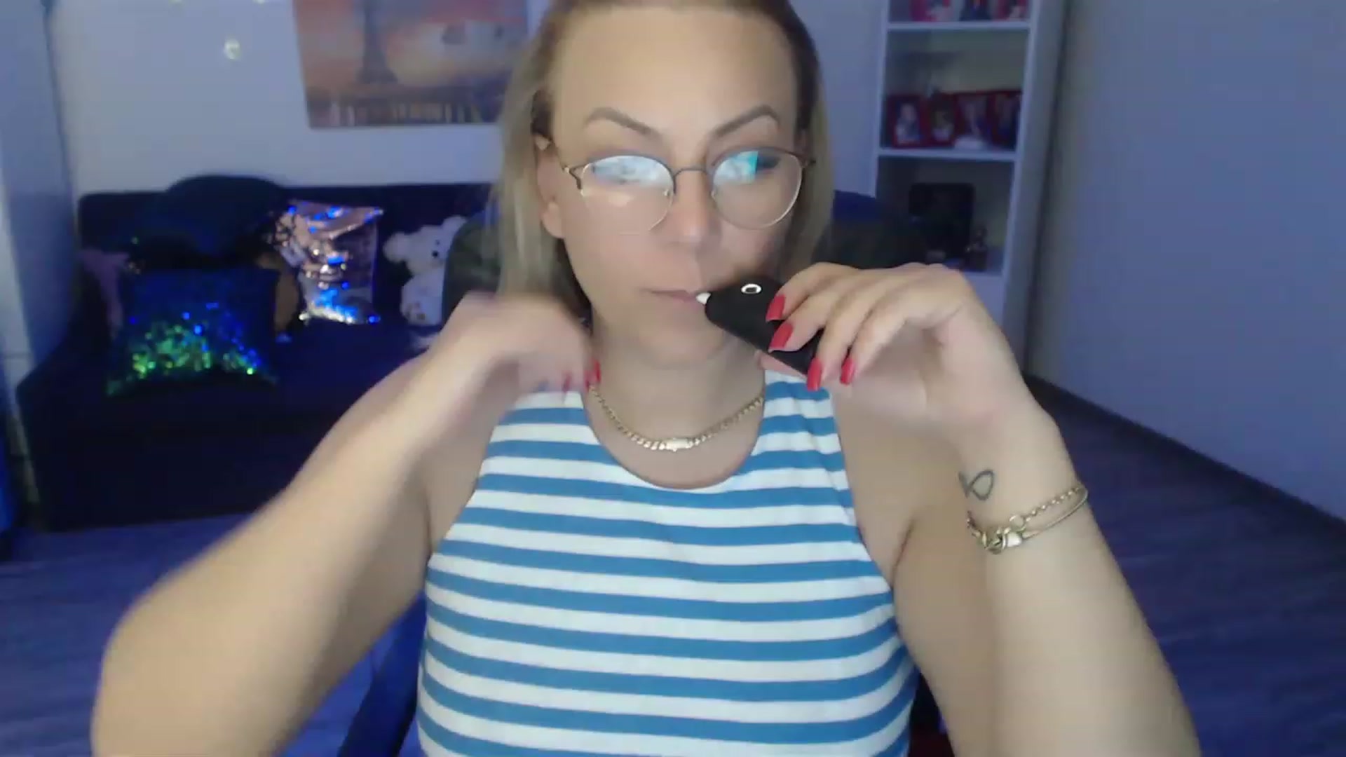 Gallery image thumbnail from A_baby_Boo's myfreecams stream on, 05/07/2023, 15:21 image 7 of 20