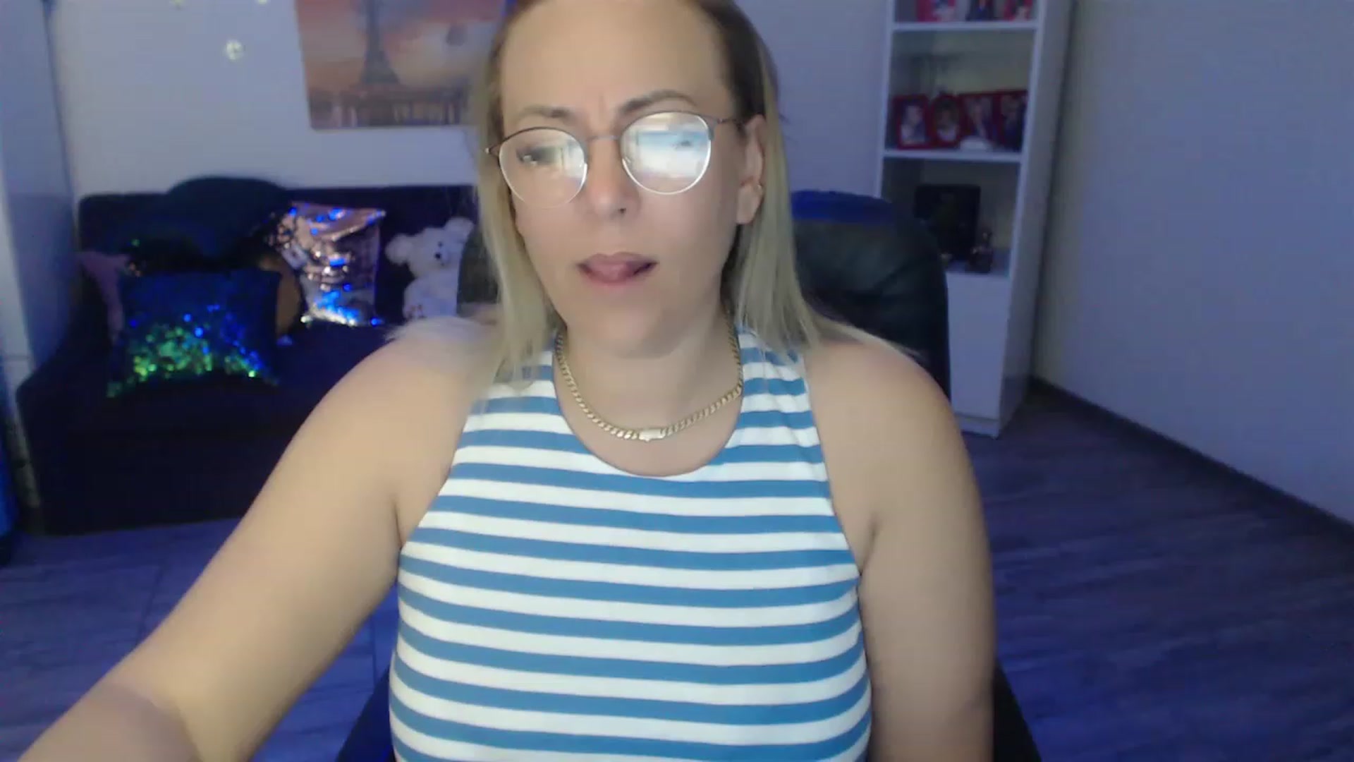 Gallery image thumbnail from A_baby_Boo's myfreecams stream on, 05/07/2023, 15:21 image 12 of 20