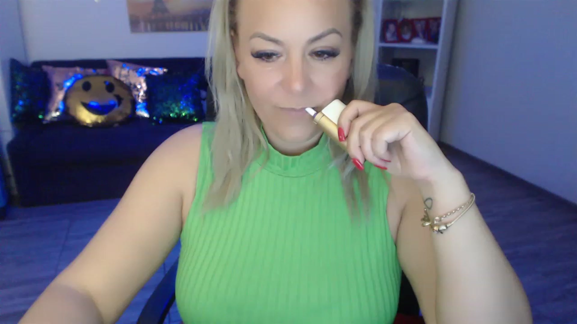 Gallery image thumbnail from A_baby_Boo's myfreecams stream on, 05/07/2023, 20:45 image 3 of 20