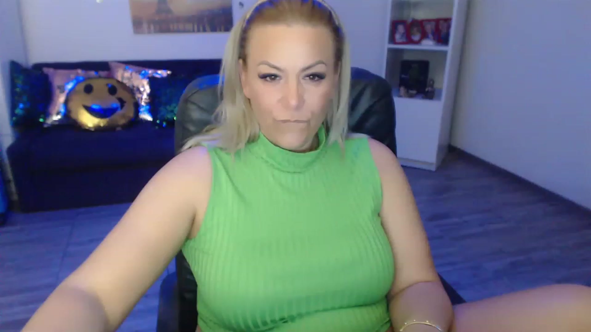 Gallery image thumbnail from A_baby_Boo's myfreecams stream on, 05/07/2023, 20:45 image 8 of 20