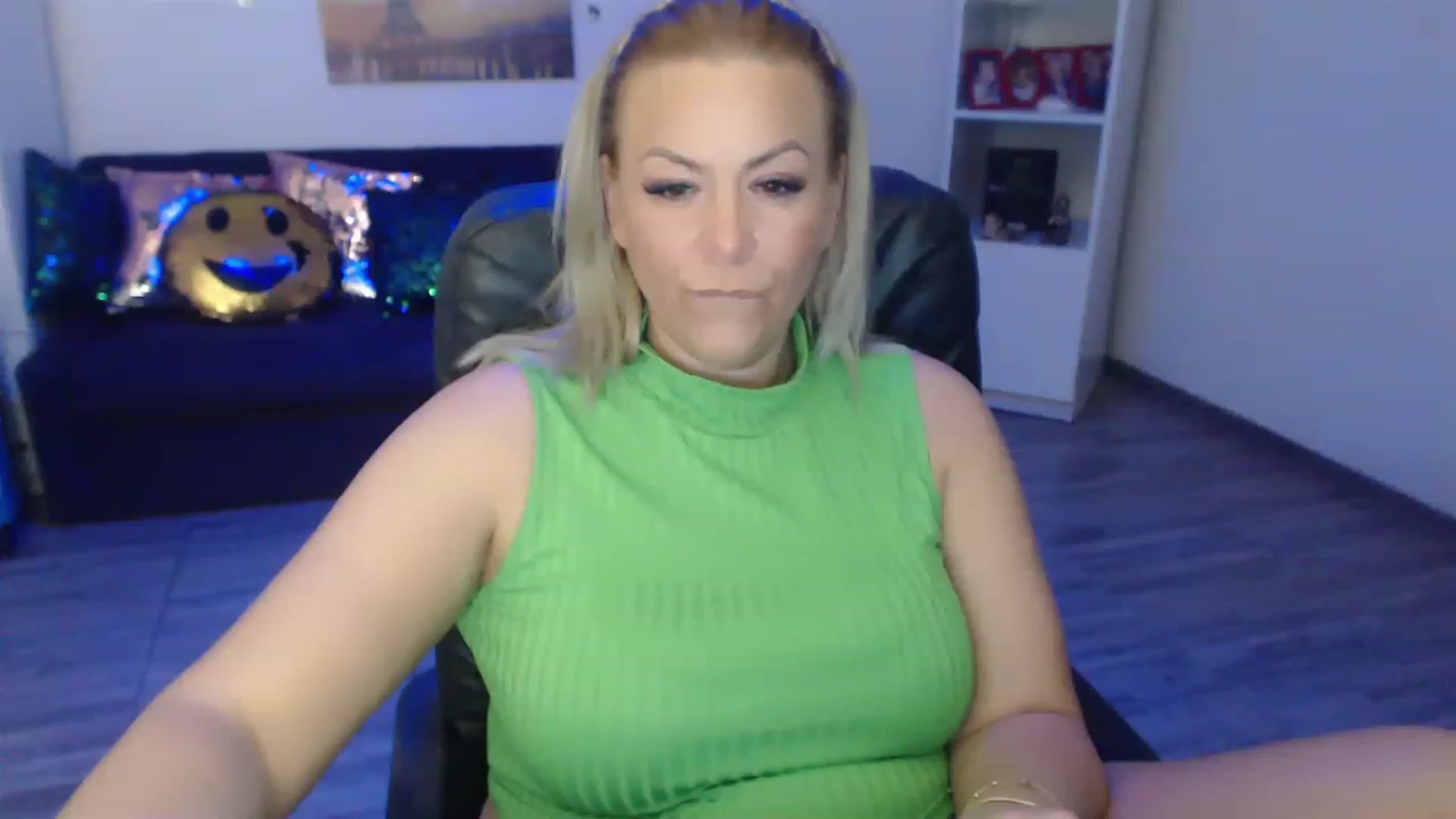 Gallery image thumbnail from A_baby_Boo's myfreecams stream on, 05/07/2023, 20:45 image 9 of 20