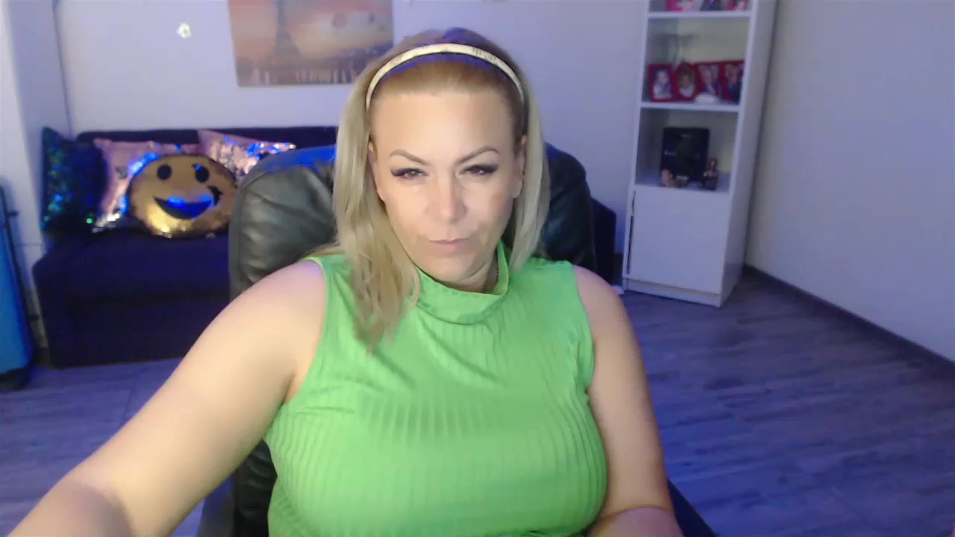 Gallery image thumbnail from A_baby_Boo's myfreecams stream on, 05/07/2023, 23:15 image 13 of 20
