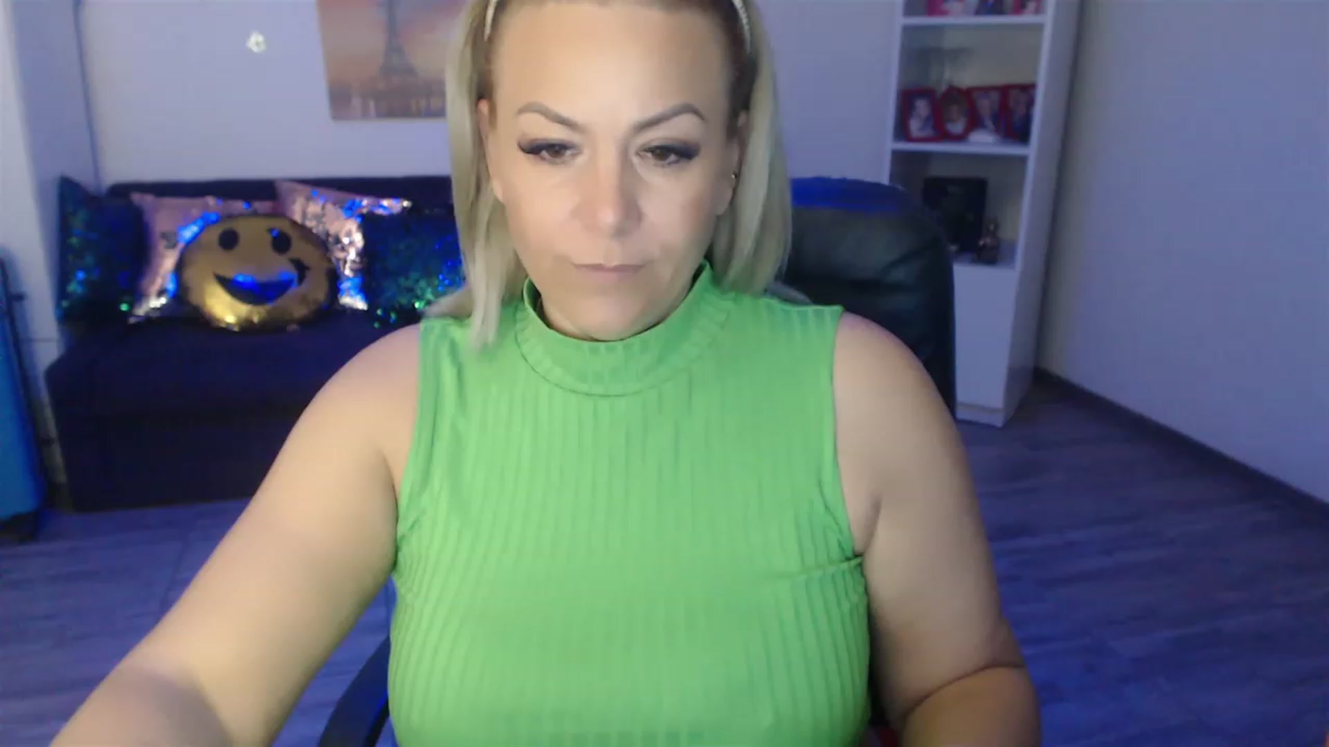 Gallery image thumbnail from A_baby_Boo's myfreecams stream on, 05/07/2023, 23:15 image 14 of 20