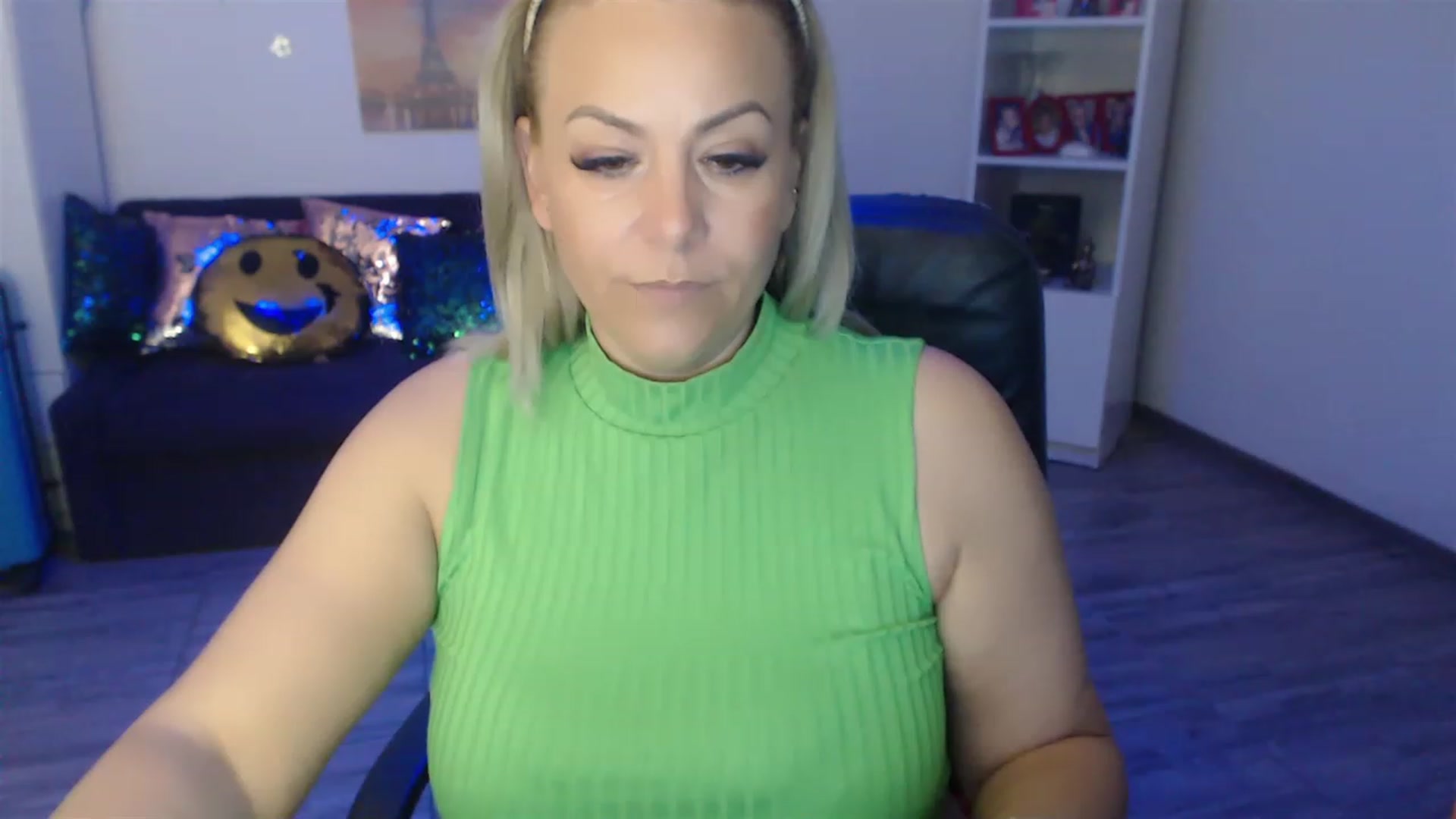 Gallery image thumbnail from A_baby_Boo's myfreecams stream on, 05/07/2023, 23:15 image 15 of 20