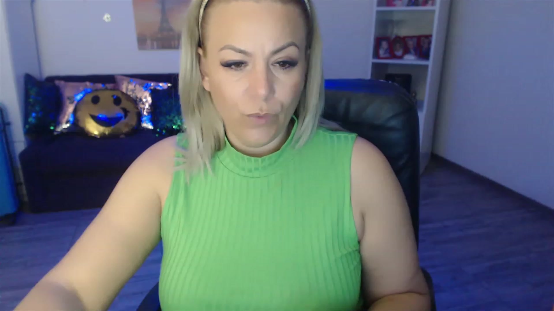 Gallery image thumbnail from A_baby_Boo's myfreecams stream on, 05/07/2023, 23:15 image 12 of 20