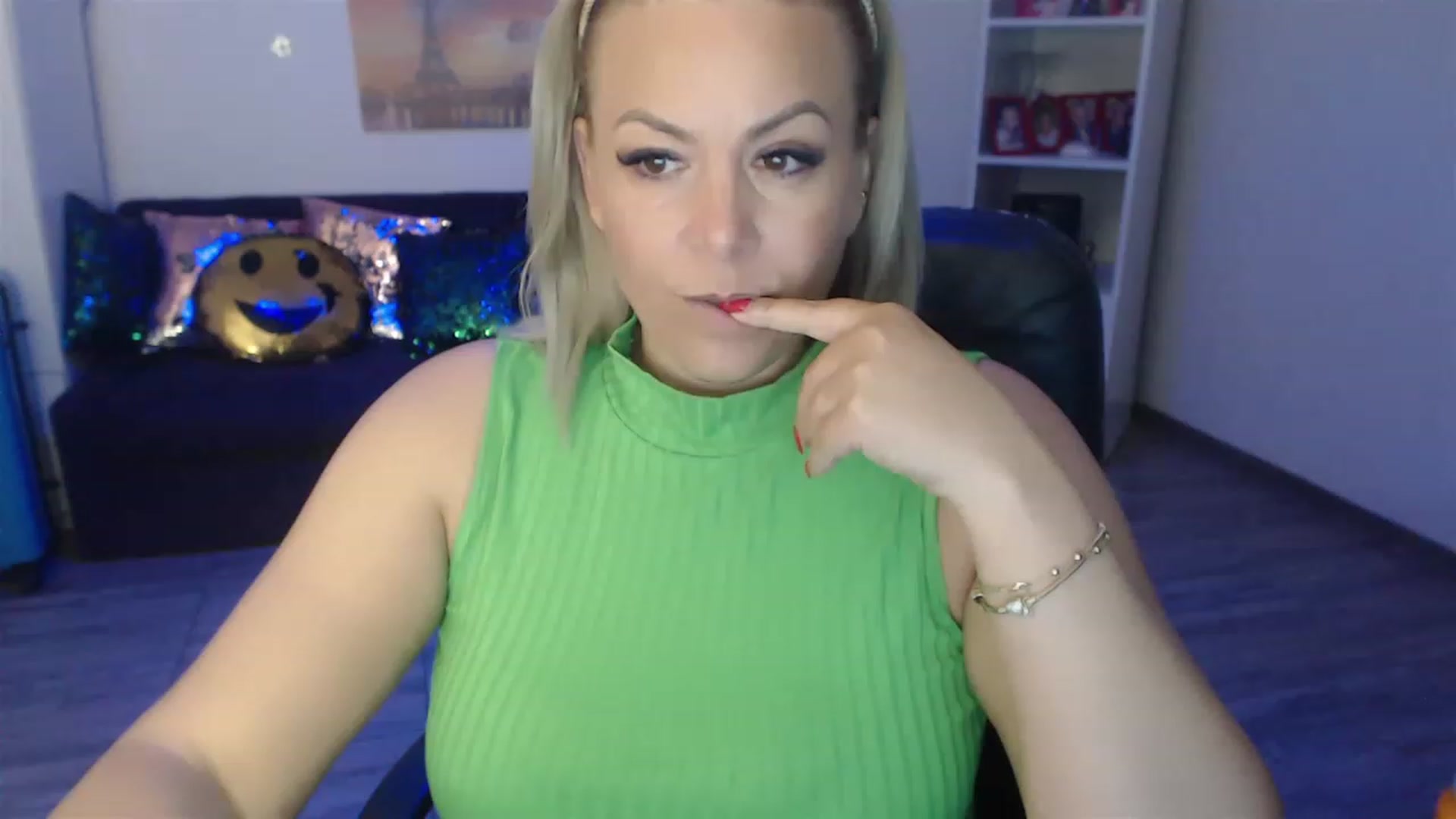 Gallery image thumbnail from A_baby_Boo's myfreecams stream on, 05/07/2023, 23:15 image 5 of 20