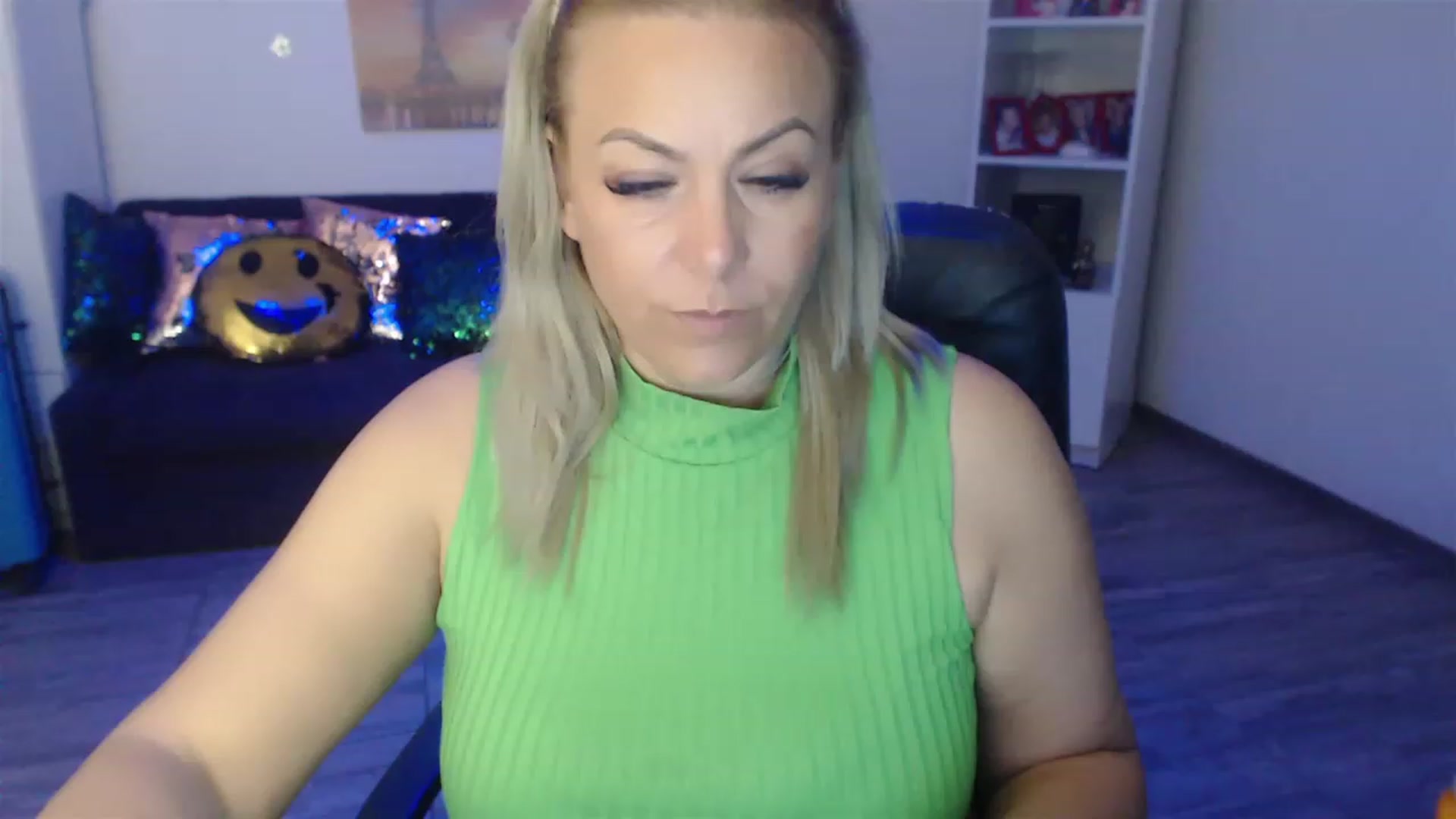 Gallery image thumbnail from A_baby_Boo's myfreecams stream on, 05/07/2023, 23:15 image 3 of 20