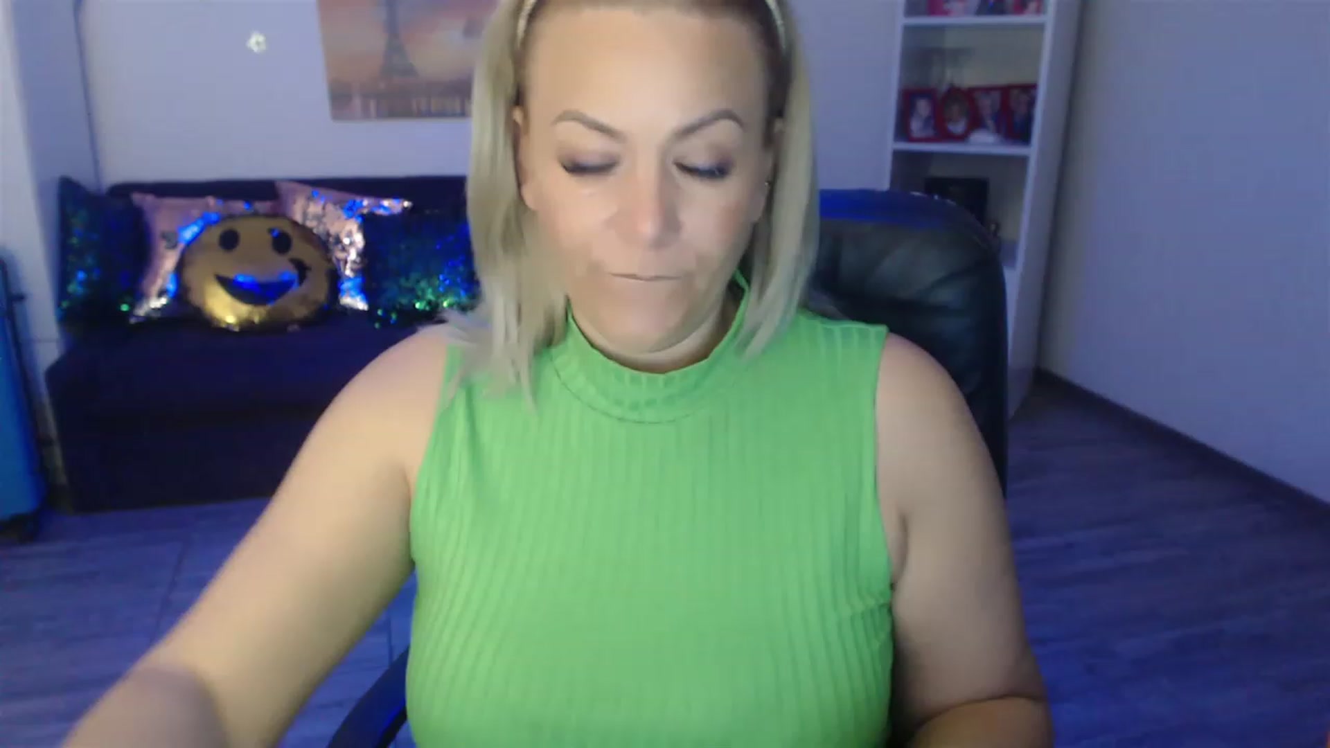 Gallery image thumbnail from A_baby_Boo's myfreecams stream on, 05/07/2023, 23:15 image 11 of 20