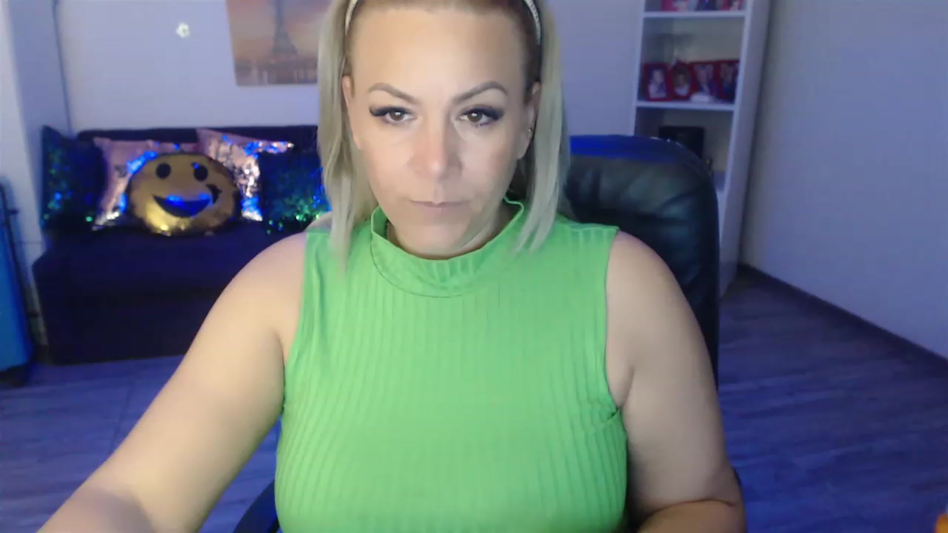 Gallery image thumbnail from A_baby_Boo's myfreecams stream on, 05/07/2023, 23:15 image 4 of 20