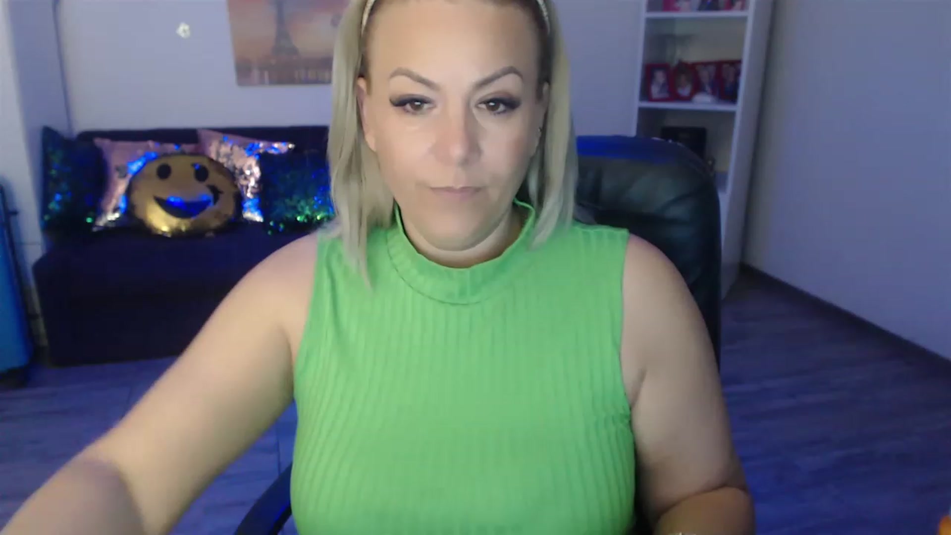 Gallery image thumbnail from A_baby_Boo's myfreecams stream on, 05/07/2023, 23:15 image 6 of 20