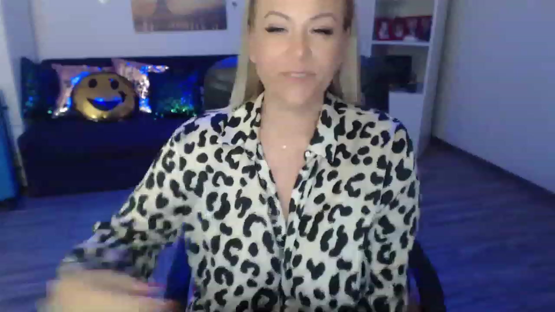 Gallery image thumbnail from A_baby_Boo's myfreecams stream on, 05/11/2023, 21:56 image 12 of 20