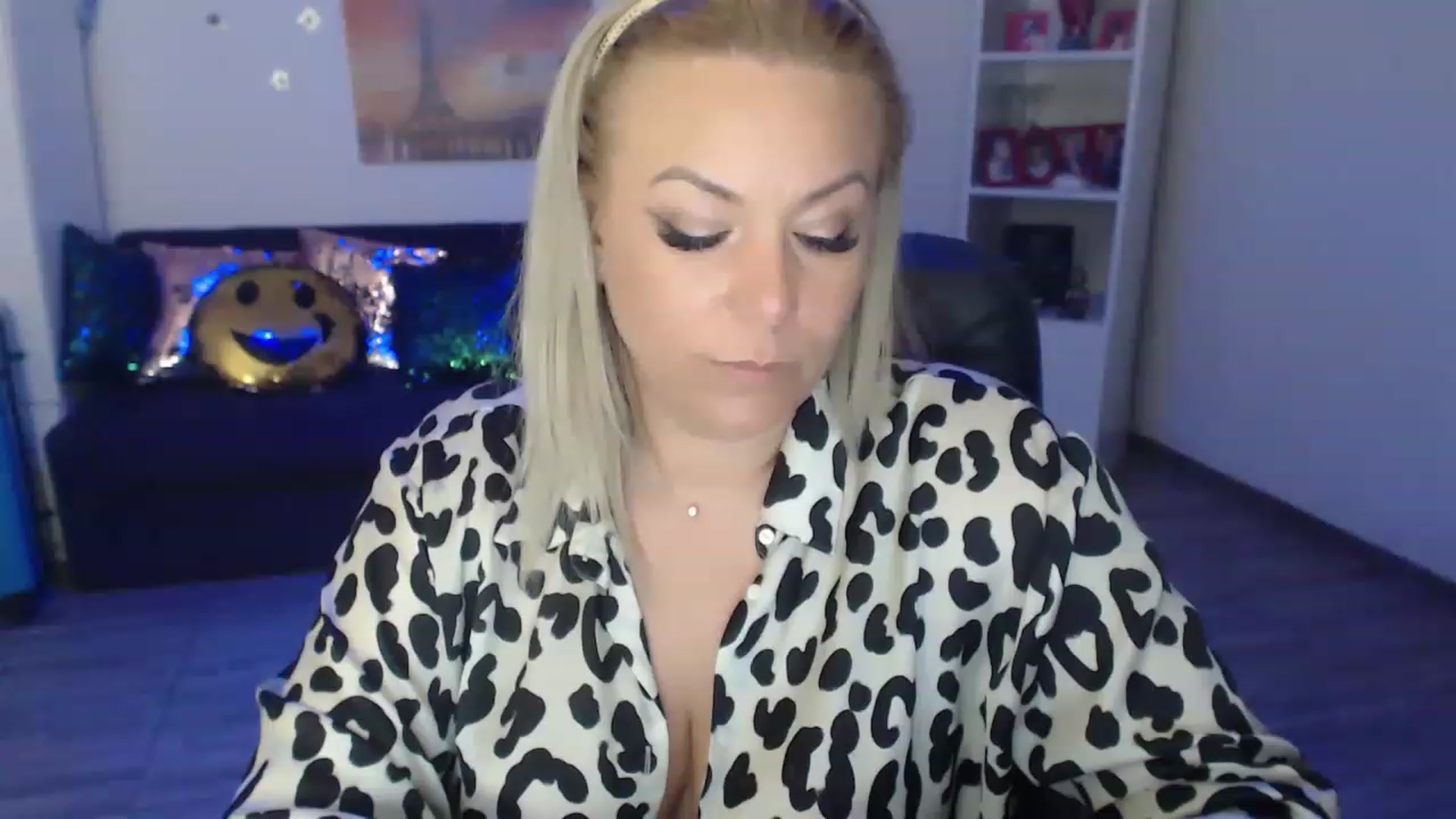 Gallery image thumbnail from A_baby_Boo's myfreecams stream on, 05/11/2023, 21:56 image 17 of 20