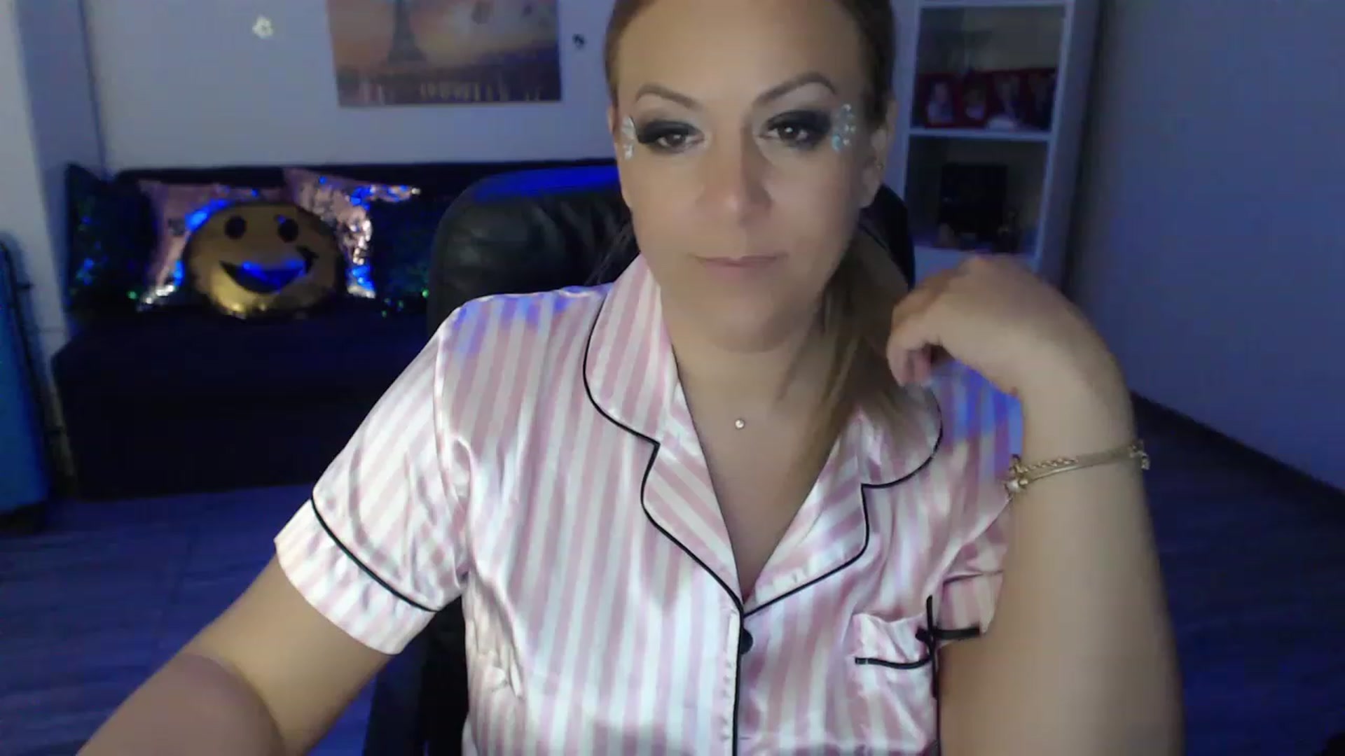 Gallery image thumbnail from A_baby_Boo's myfreecams stream on, 05/14/2023, 23:33 image 11 of 20