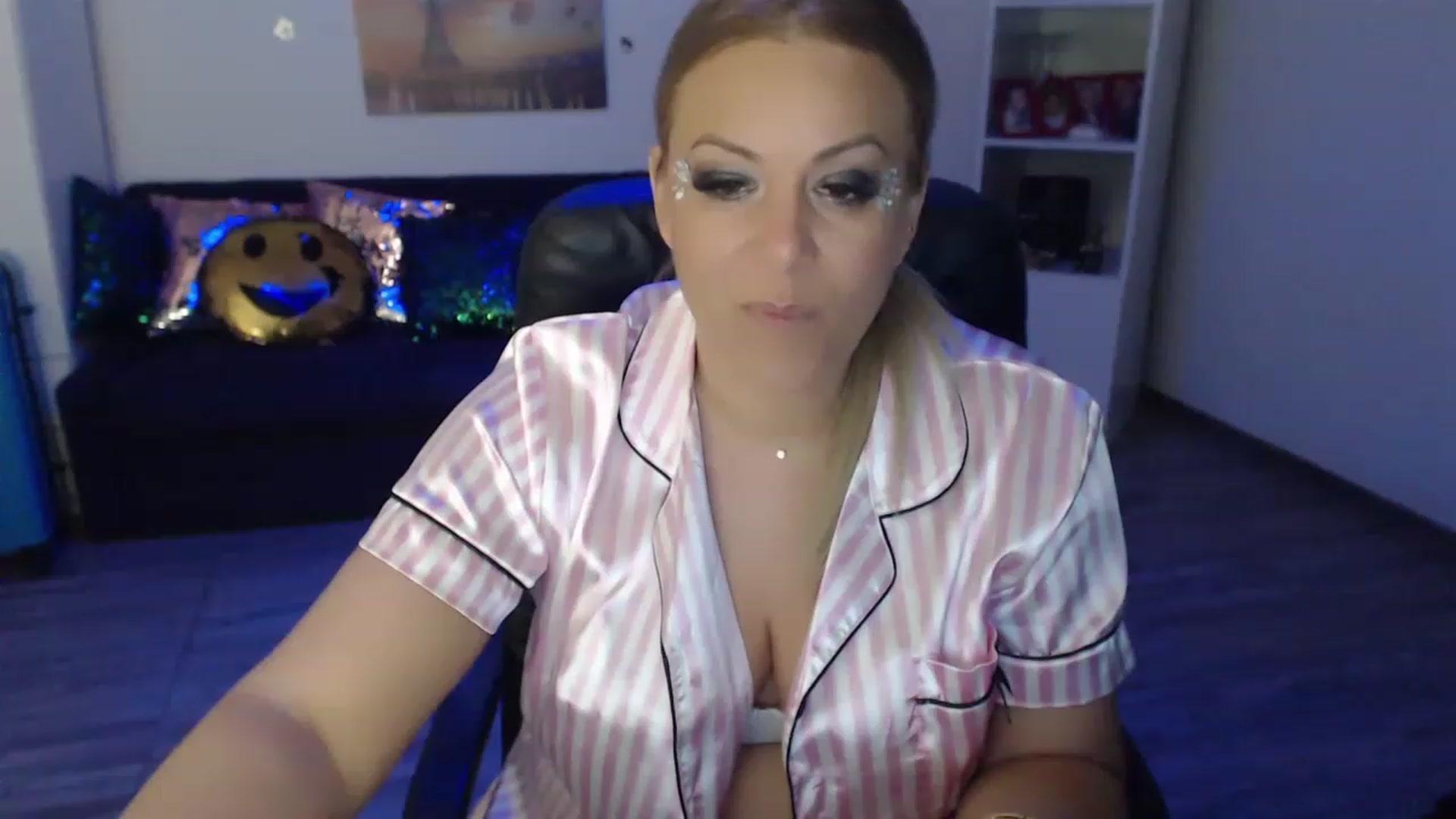 Gallery image thumbnail from A_baby_Boo's myfreecams stream on, 05/14/2023, 23:33 image 20 of 20