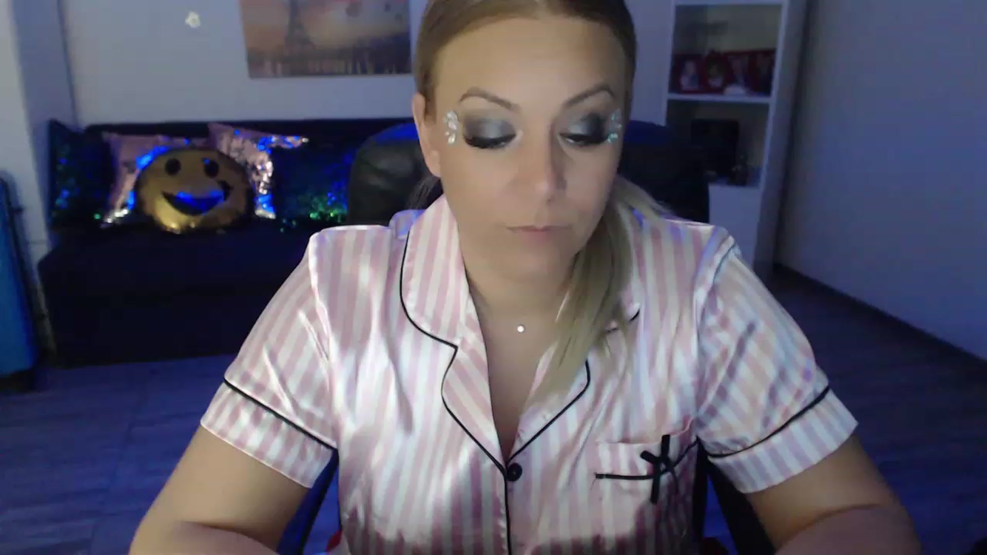 Gallery image thumbnail from A_baby_Boo's myfreecams stream on, 05/14/2023, 23:33 image 10 of 20