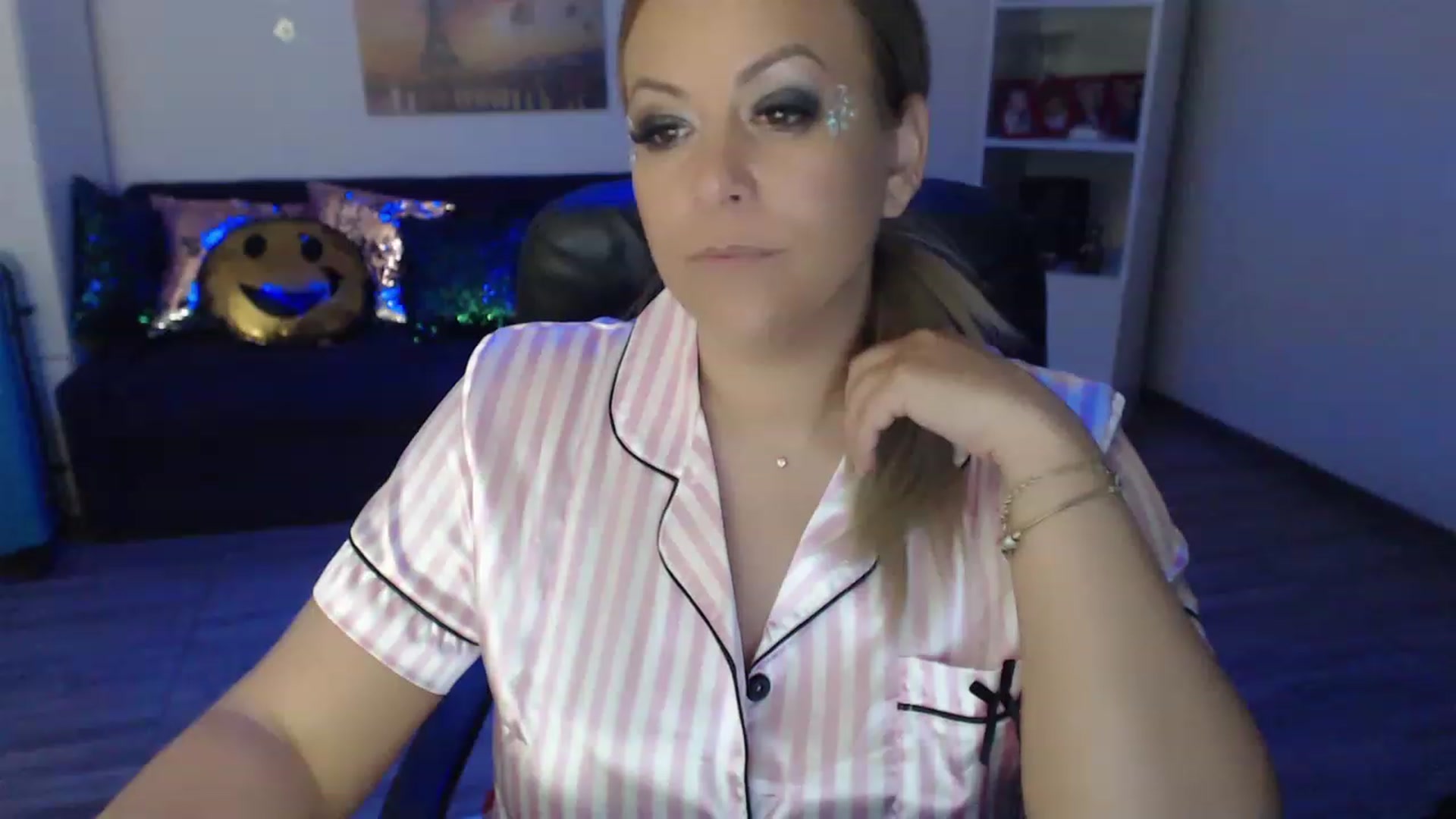 Gallery image thumbnail from A_baby_Boo's myfreecams stream on, 05/14/2023, 23:33 image 9 of 20