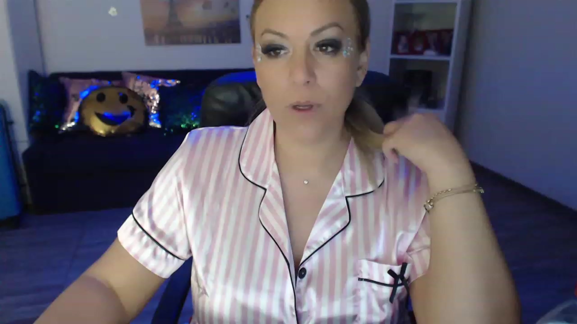 Gallery image thumbnail from A_baby_Boo's myfreecams stream on, 05/14/2023, 23:33 image 4 of 20