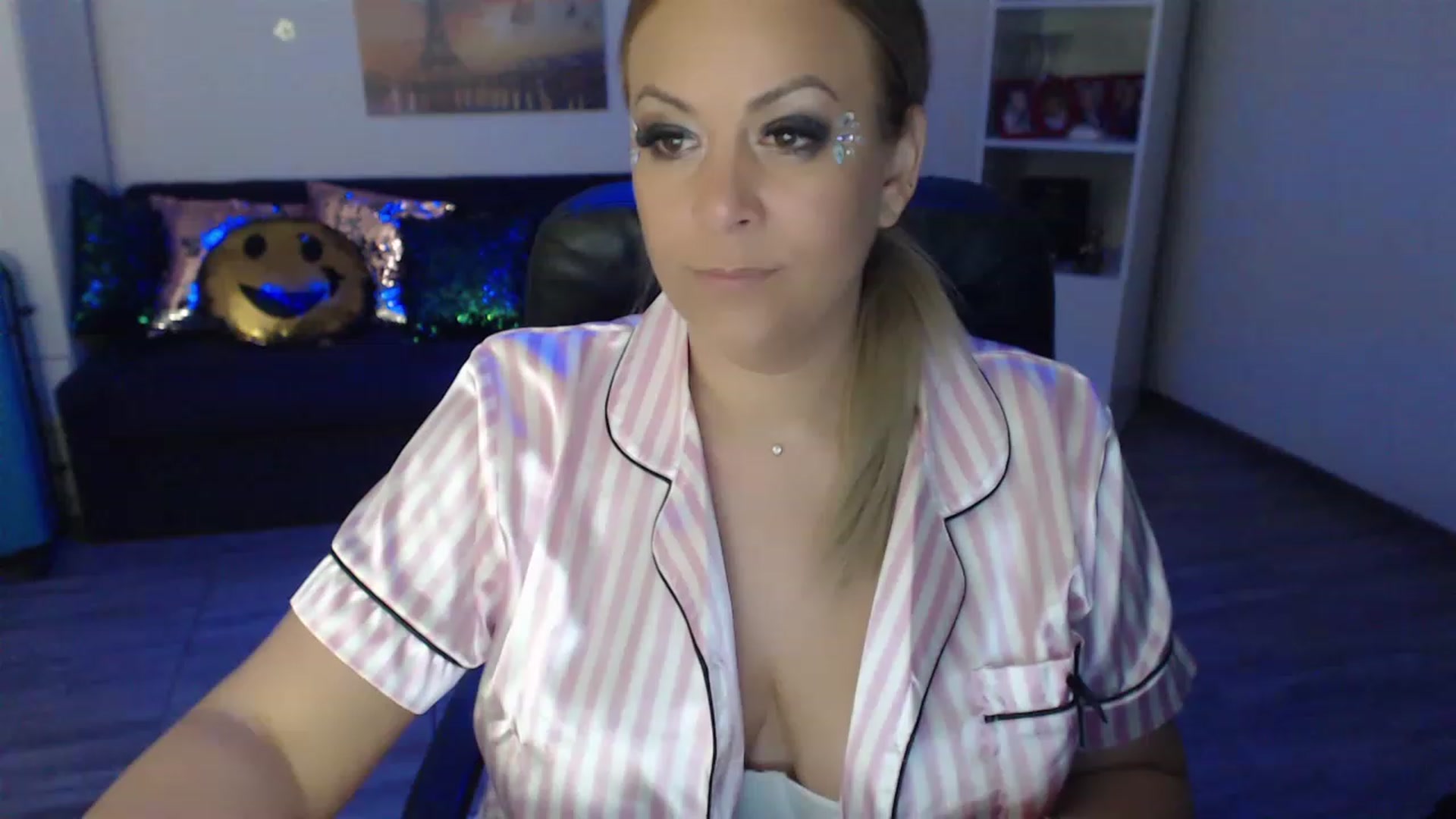 Gallery image thumbnail from A_baby_Boo's myfreecams stream on, 05/14/2023, 23:33 image 13 of 20