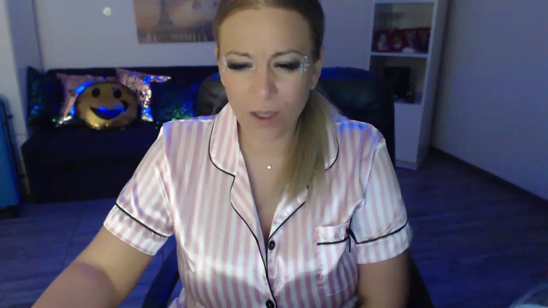 Gallery image thumbnail from A_baby_Boo's myfreecams stream on, 05/14/2023, 23:33 image 2 of 20