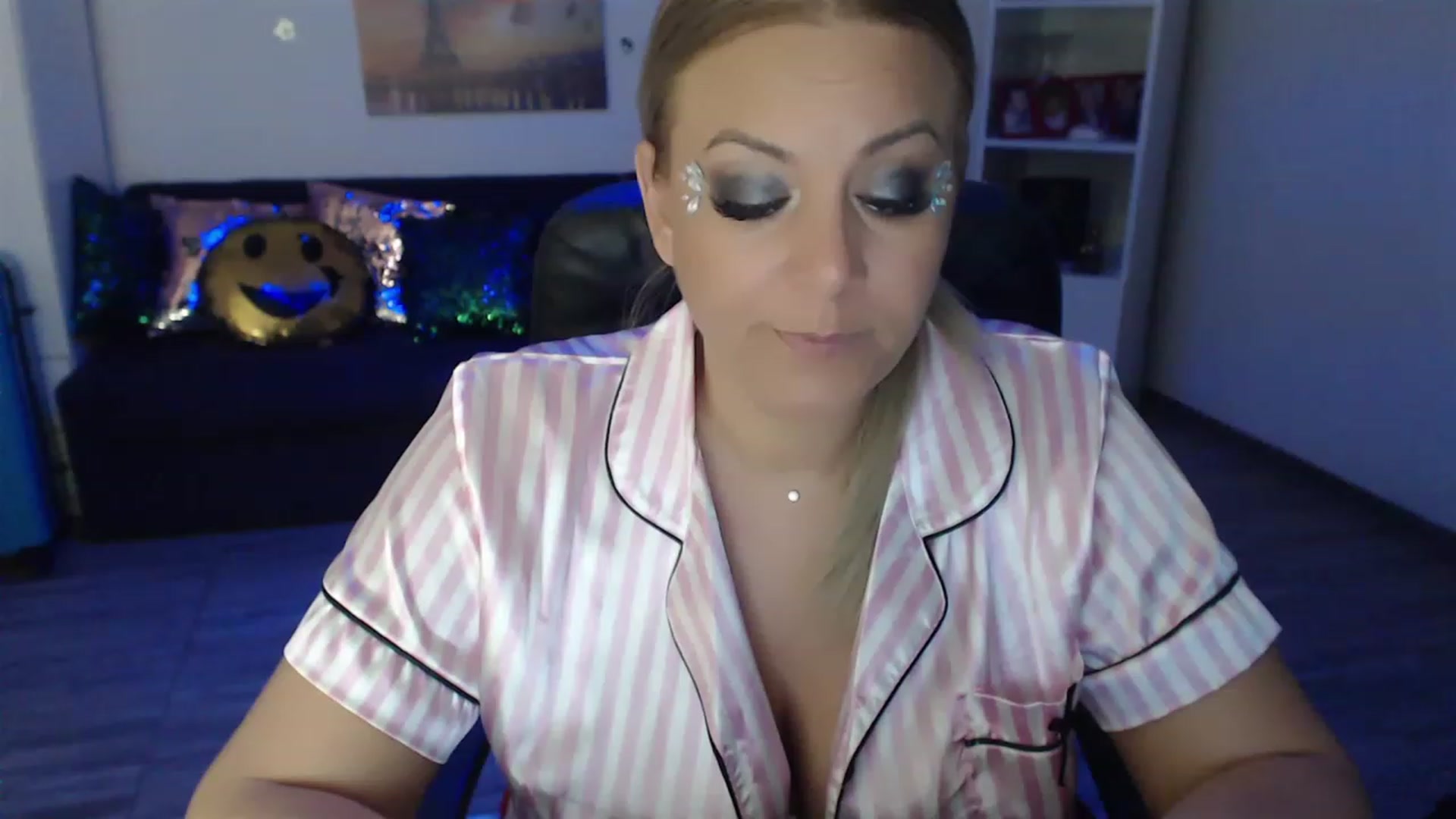 Gallery image thumbnail from A_baby_Boo's myfreecams stream on, 05/14/2023, 23:33 image 16 of 20