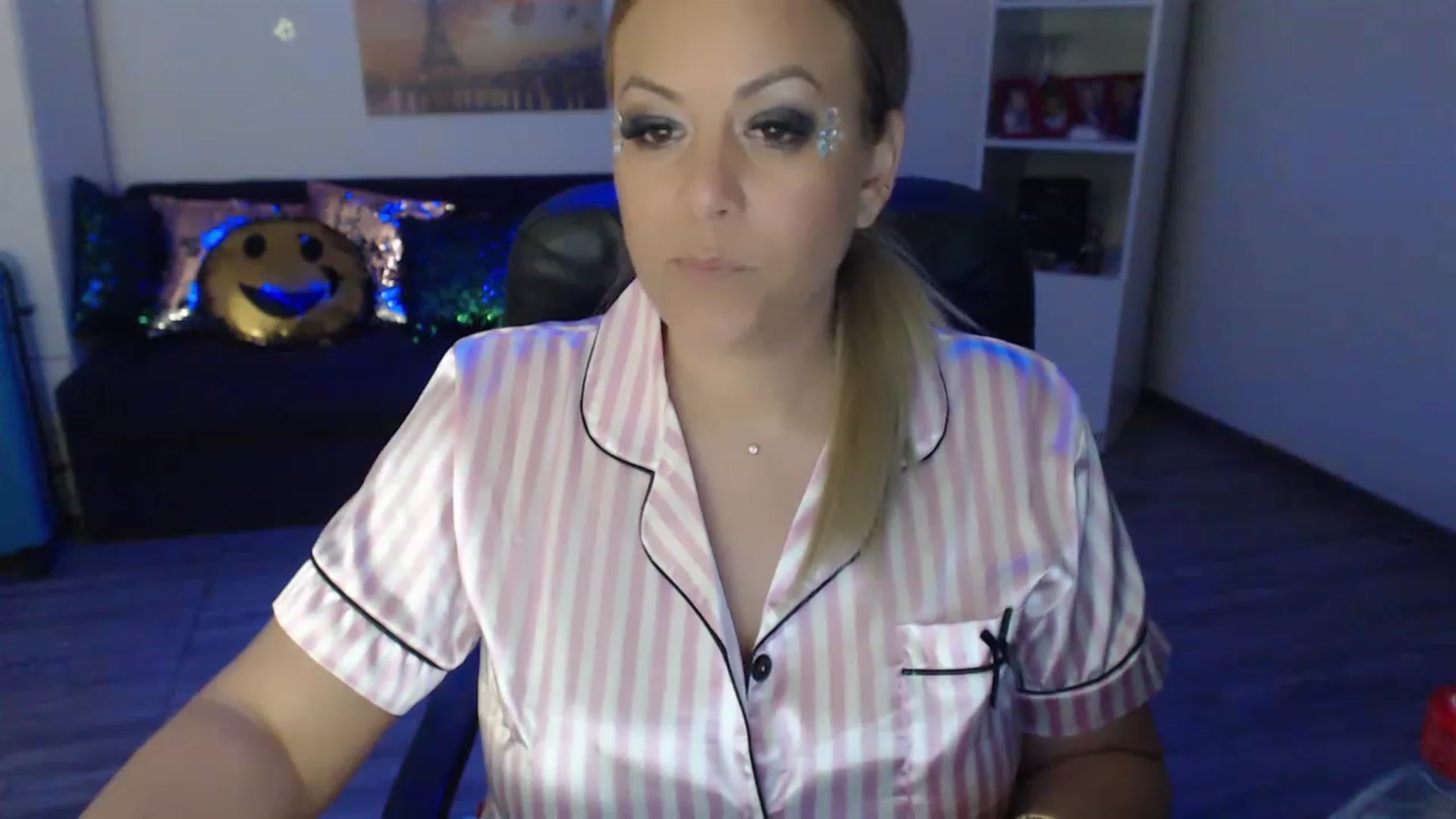 Gallery image thumbnail from A_baby_Boo's myfreecams stream on, 05/14/2023, 23:33 image 5 of 20