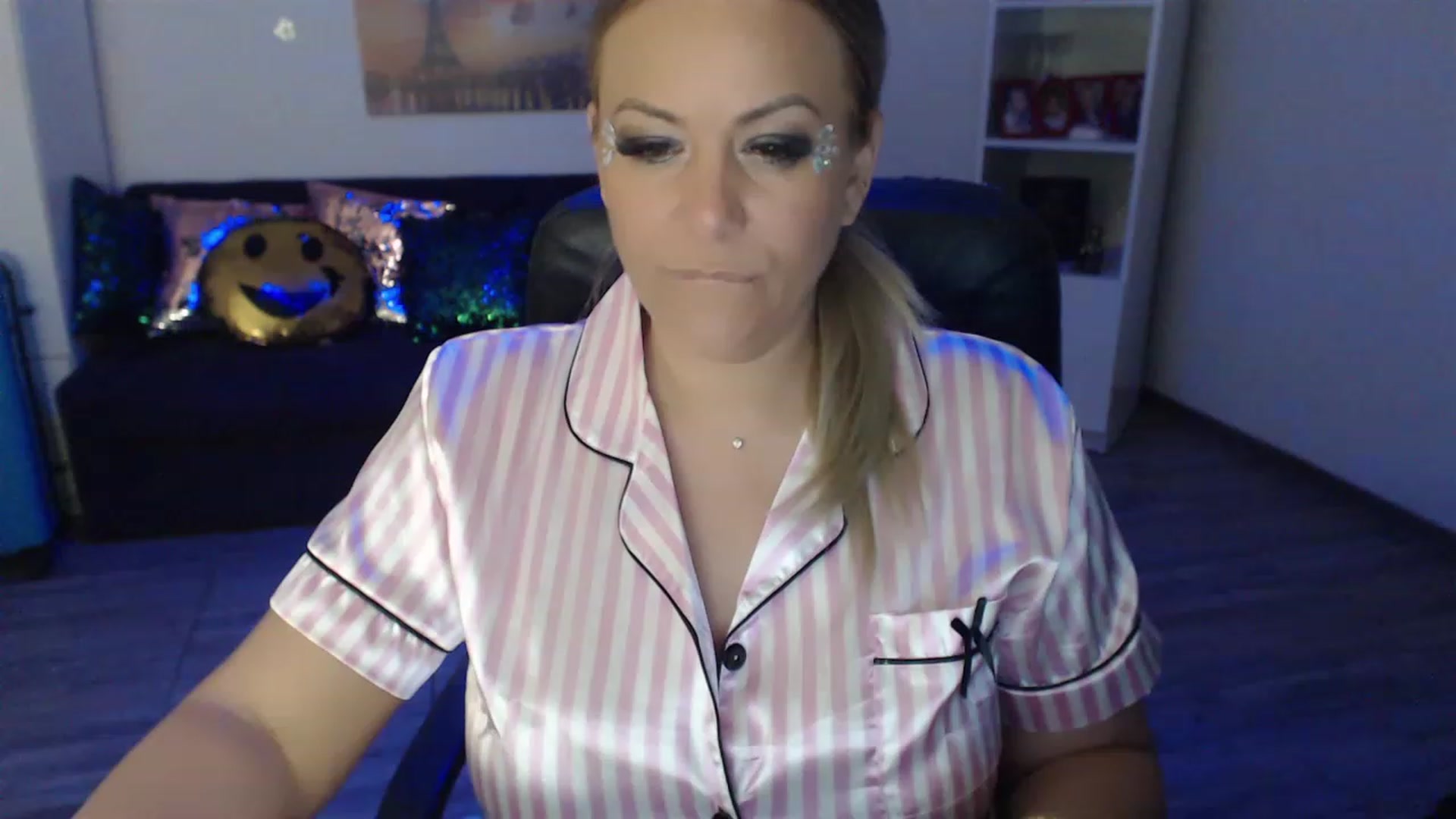 Gallery image thumbnail from A_baby_Boo's myfreecams stream on, 05/14/2023, 23:33 image 8 of 20