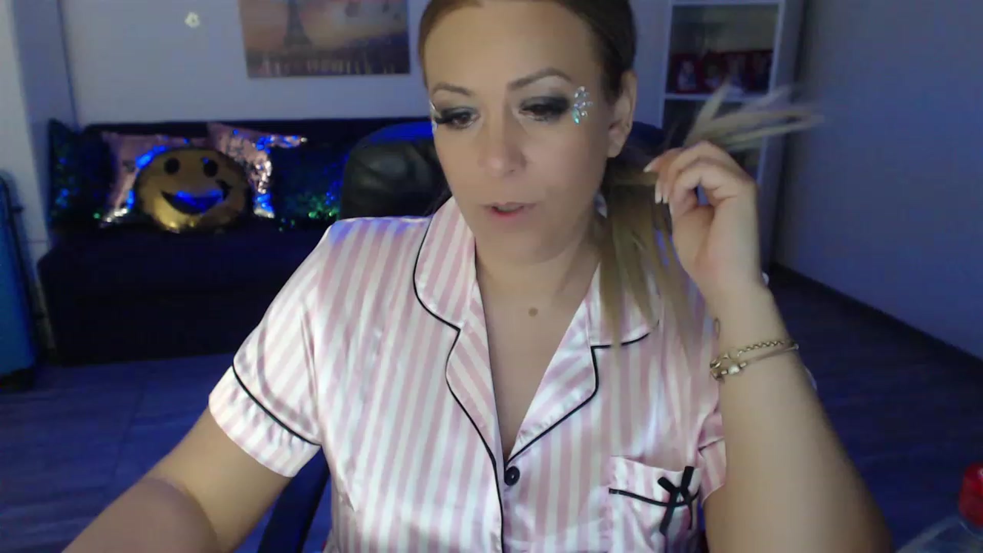 Gallery image thumbnail from A_baby_Boo's myfreecams stream on, 05/14/2023, 23:33 image 6 of 20