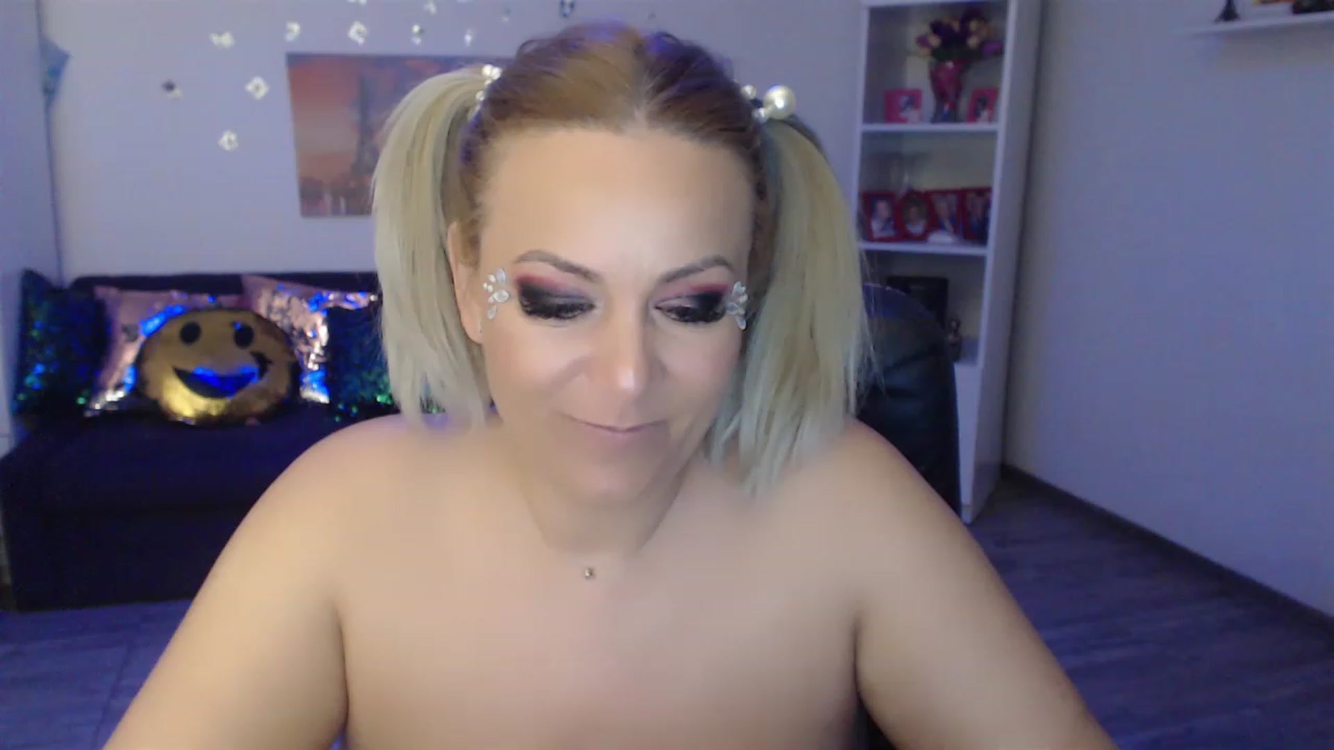 Gallery image thumbnail from A_baby_Boo's myfreecams stream on, 05/17/2023, 18:08 image 17 of 20