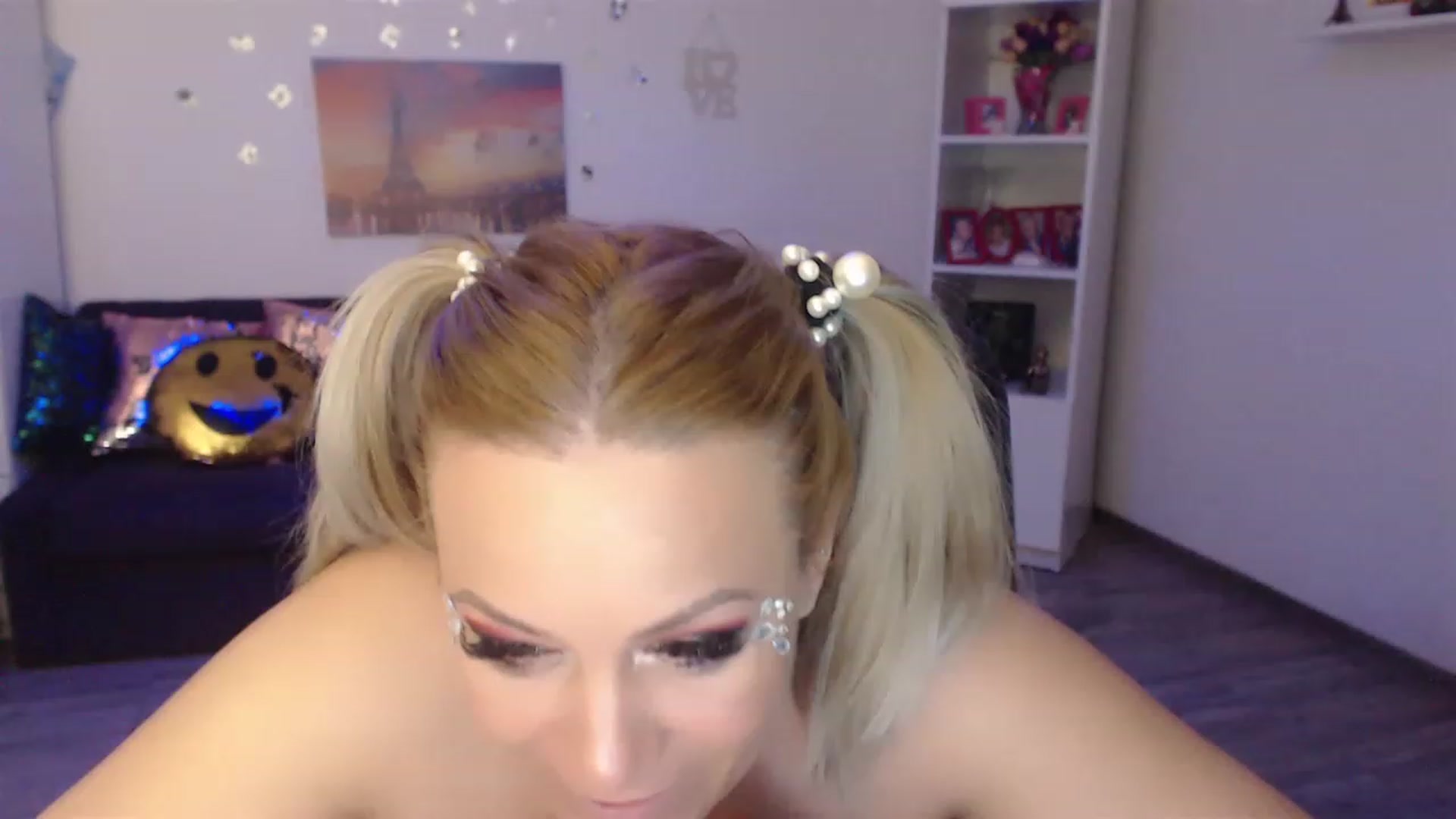 Gallery image thumbnail from A_baby_Boo's myfreecams stream on, 05/17/2023, 18:08 image 20 of 20
