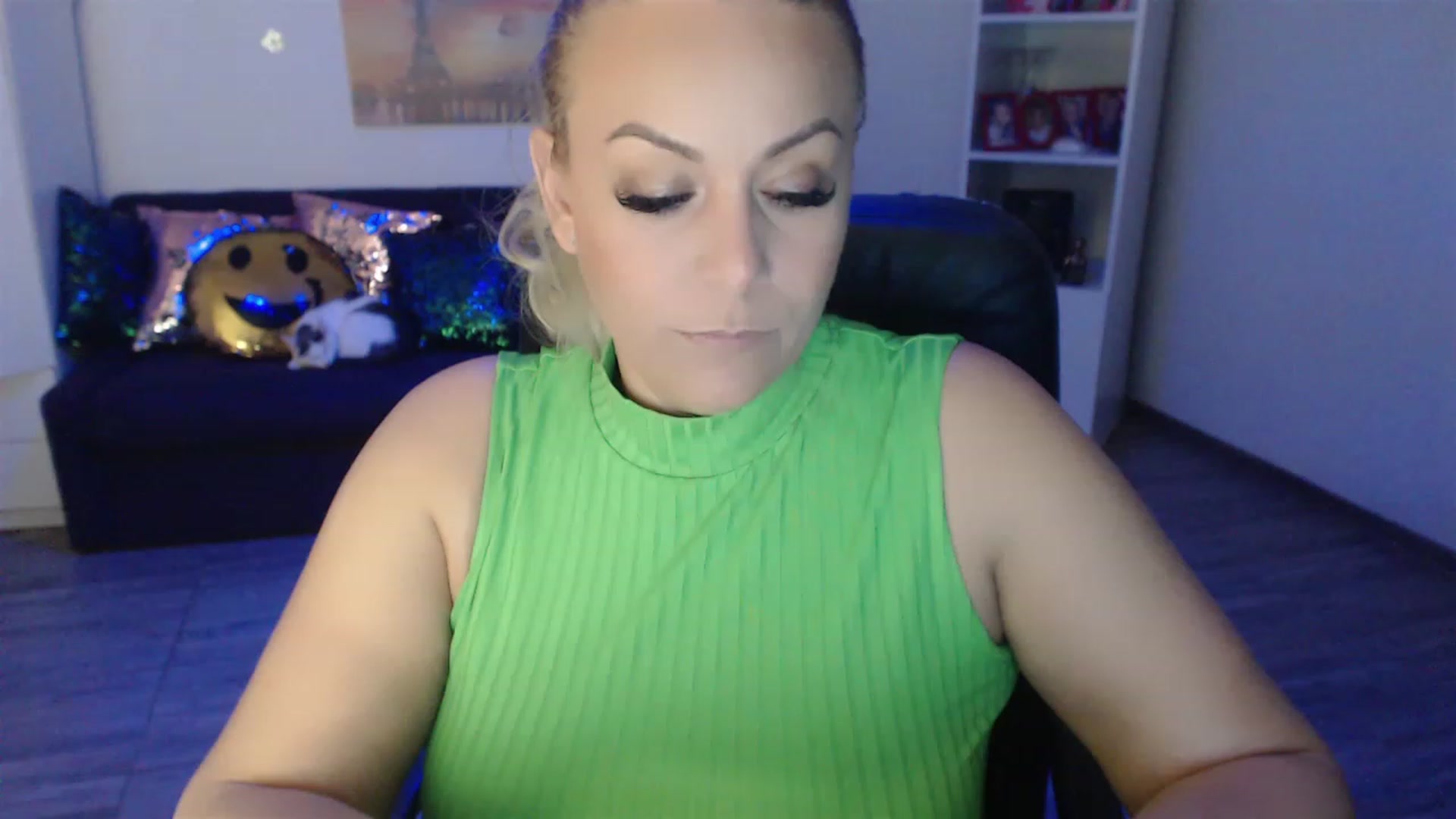 Gallery image thumbnail from A_baby_Boo's myfreecams stream on, 05/18/2023, 20:47 image 20 of 20