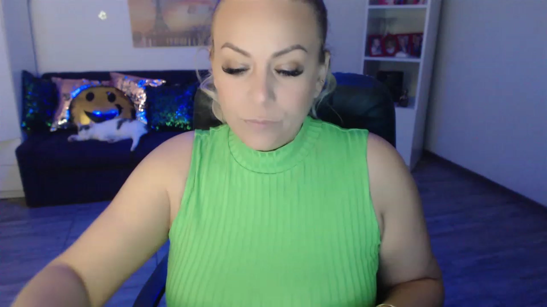Gallery image thumbnail from A_baby_Boo's myfreecams stream on, 05/18/2023, 20:47 image 13 of 20