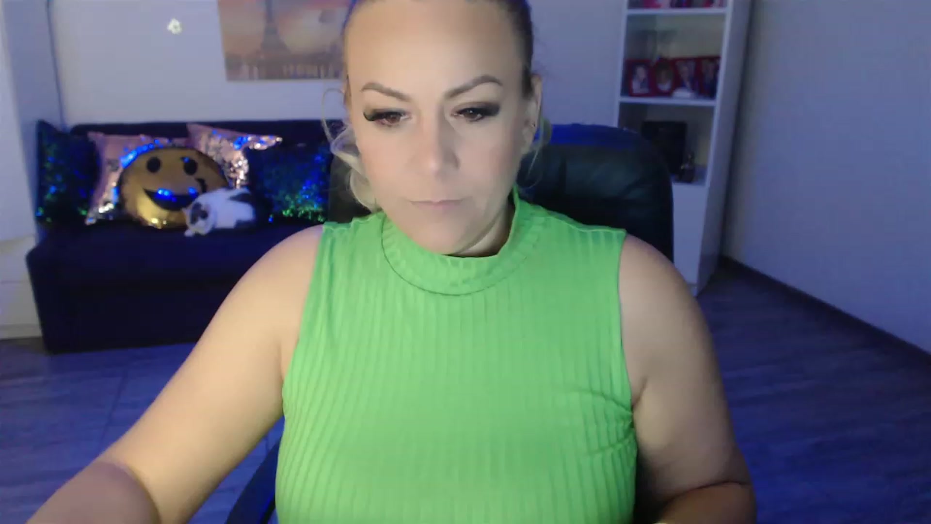 Gallery image thumbnail from A_baby_Boo's myfreecams stream on, 05/18/2023, 20:47 image 16 of 20