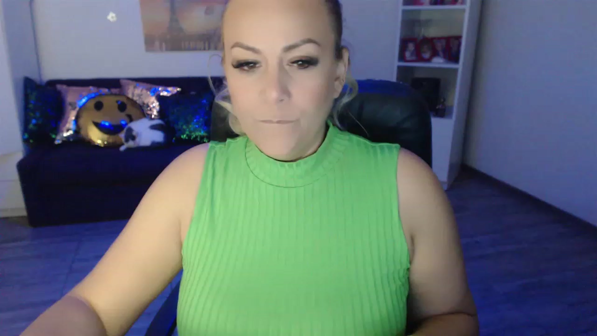 Gallery image thumbnail from A_baby_Boo's myfreecams stream on, 05/18/2023, 20:47 image 14 of 20