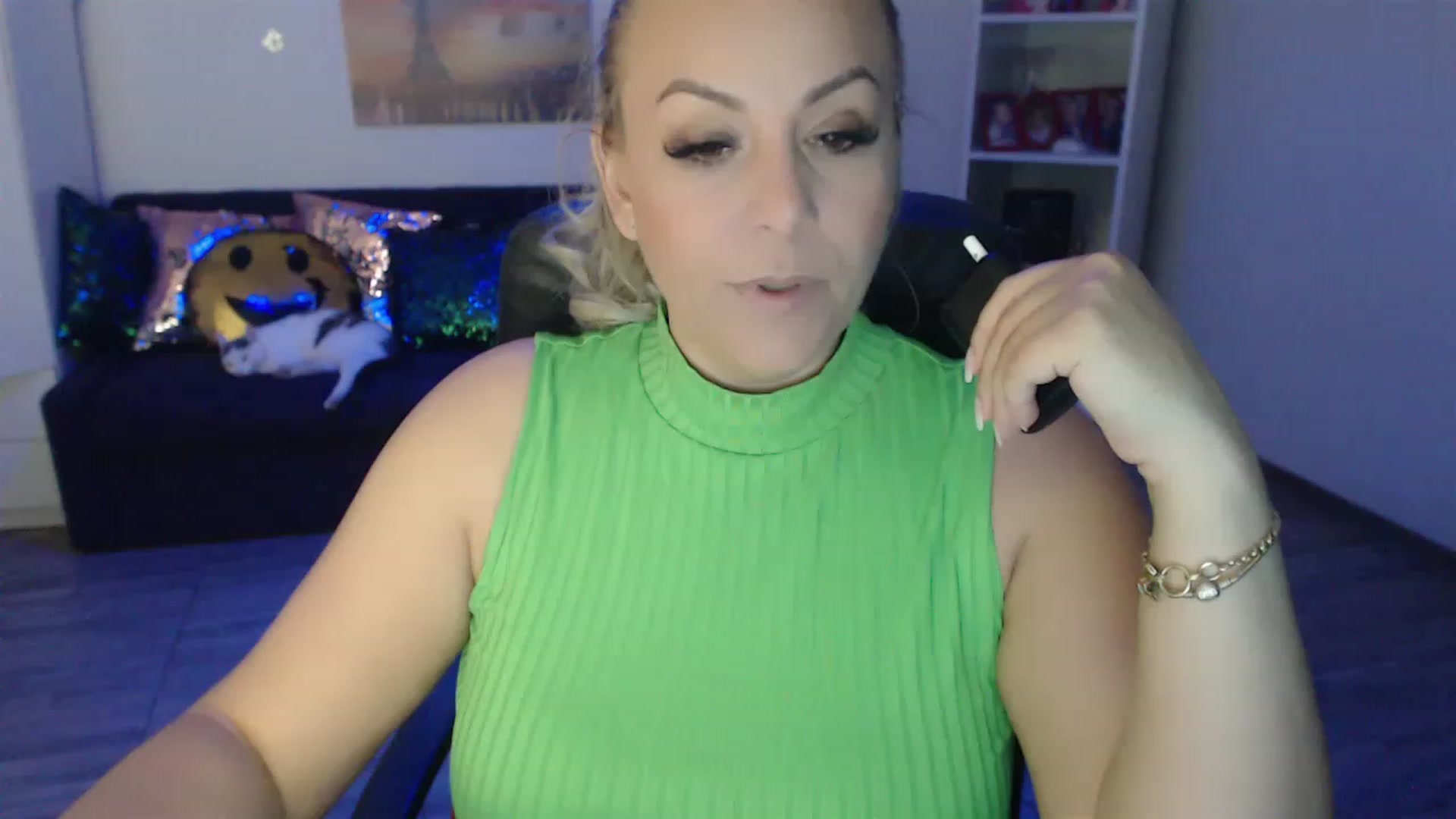 Gallery image thumbnail from A_baby_Boo's myfreecams stream on, 05/18/2023, 20:47 image 8 of 20