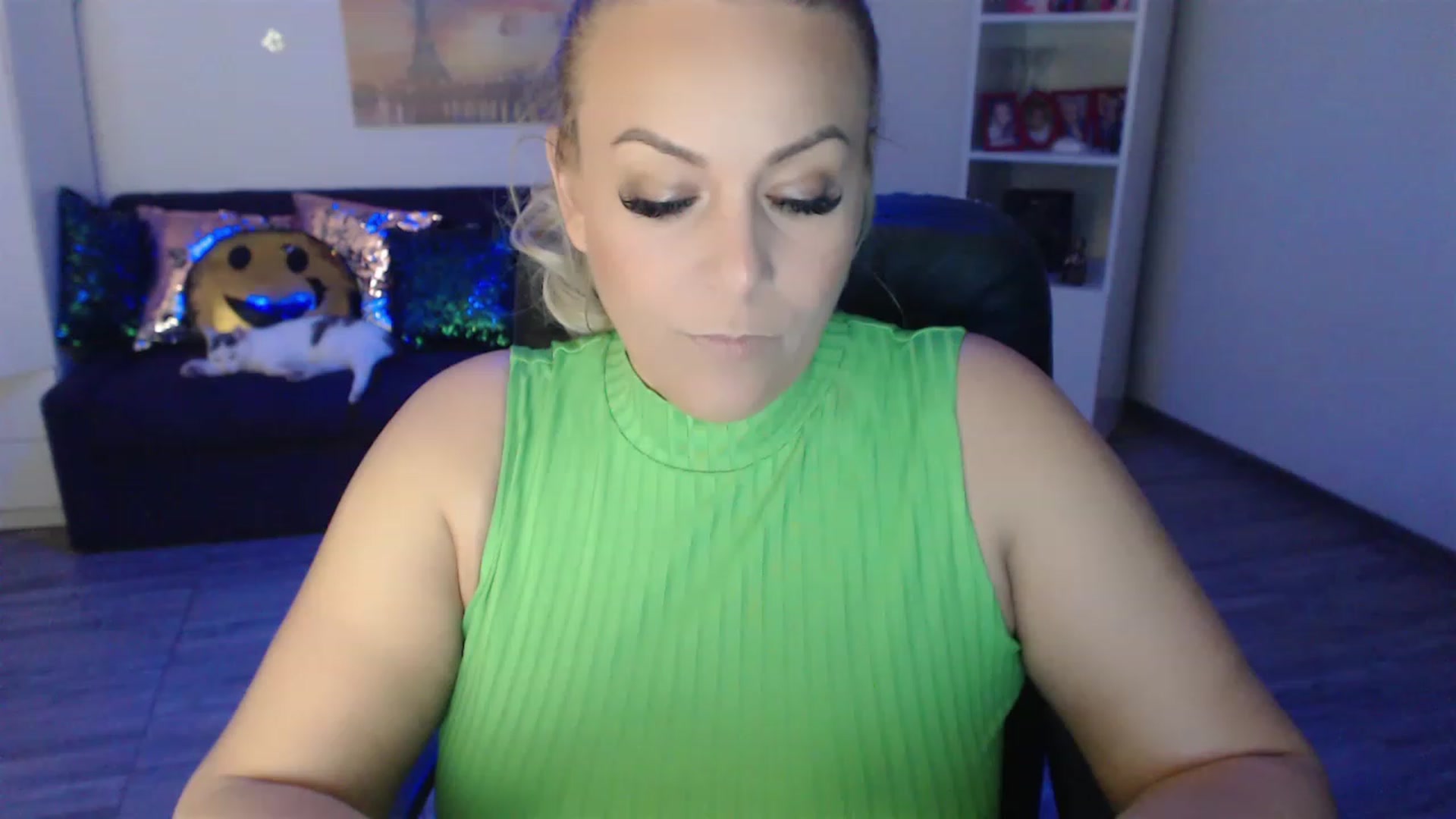 Gallery image thumbnail from A_baby_Boo's myfreecams stream on, 05/18/2023, 20:47 image 12 of 20