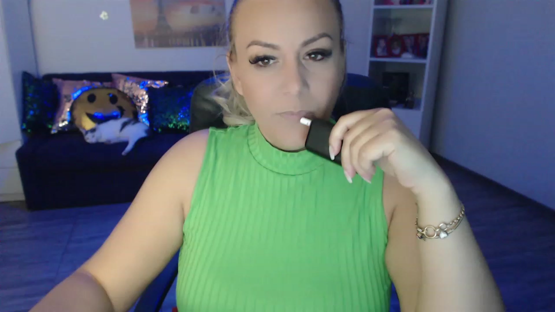 Gallery image thumbnail from A_baby_Boo's myfreecams stream on, 05/18/2023, 20:47 image 9 of 20