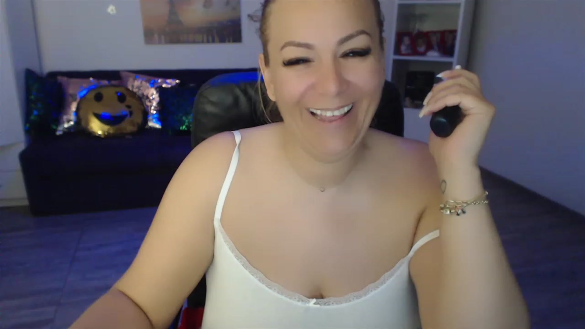 Gallery image thumbnail from A_baby_Boo's myfreecams stream on, 05/20/2023, 11:43 image 4 of 20