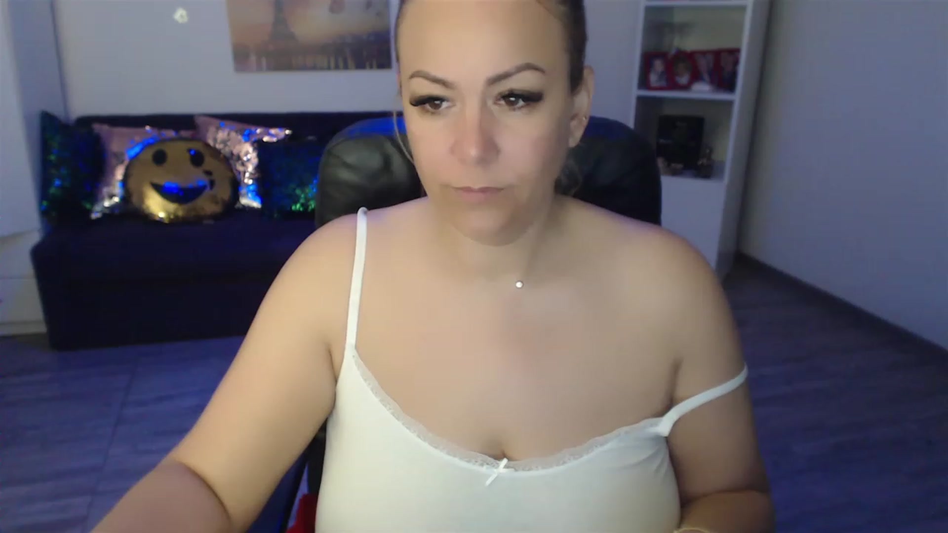 Gallery image thumbnail from A_baby_Boo's myfreecams stream on, 05/20/2023, 11:43 image 6 of 20