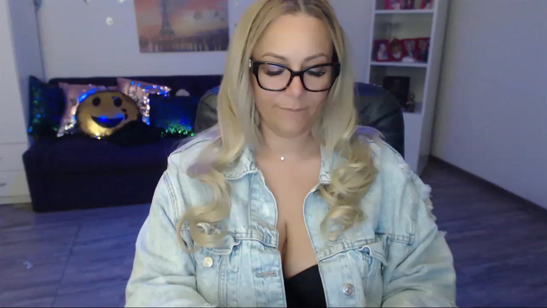Gallery image thumbnail from A_baby_Boo's myfreecams stream on, 05/30/2023, 14:02 image 15 of 20