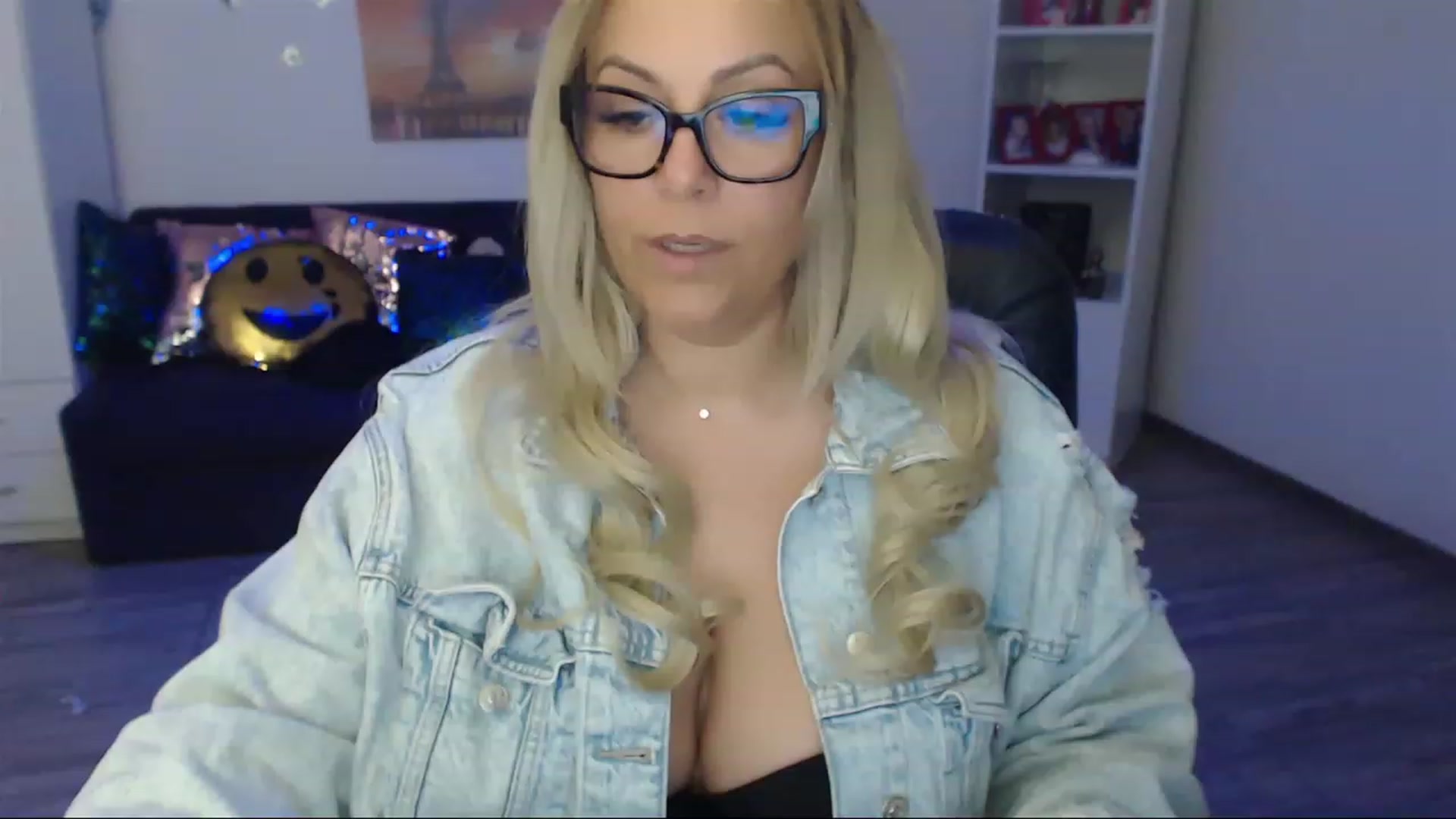Gallery image thumbnail from A_baby_Boo's myfreecams stream on, 05/30/2023, 14:02 image 13 of 20