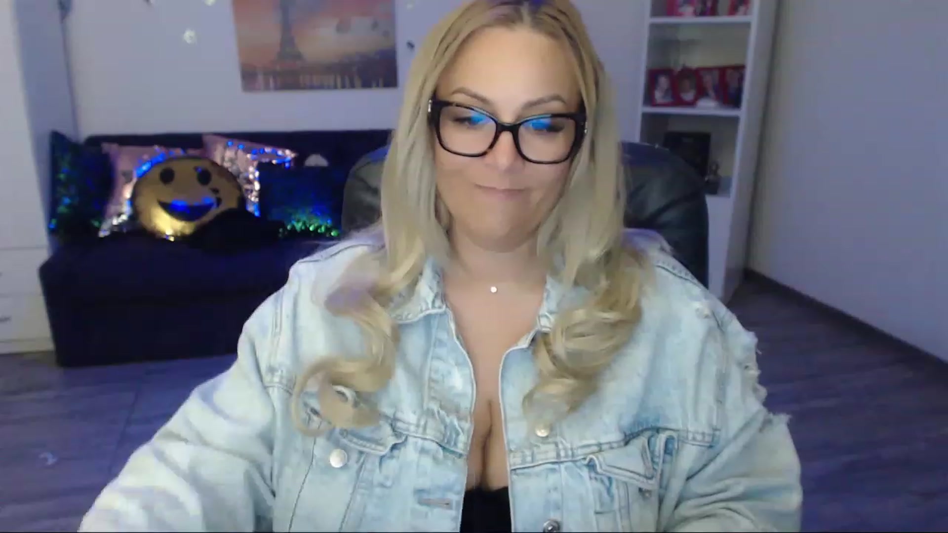 Gallery image thumbnail from A_baby_Boo's myfreecams stream on, 05/30/2023, 14:02 image 17 of 20