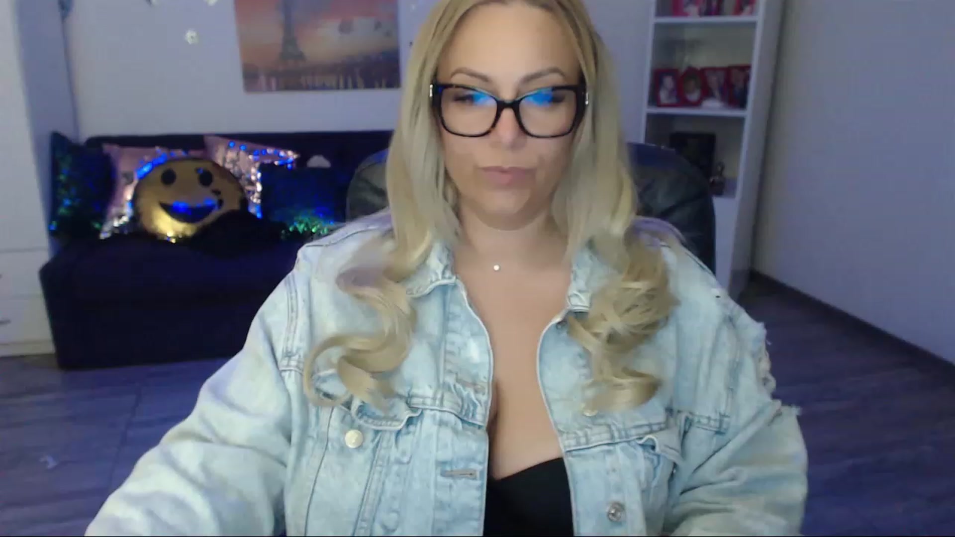 Gallery image thumbnail from A_baby_Boo's myfreecams stream on, 05/30/2023, 14:02 image 14 of 20