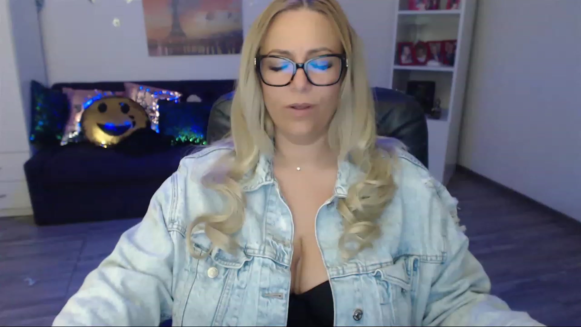 Gallery image thumbnail from A_baby_Boo's myfreecams stream on, 05/30/2023, 14:02 image 16 of 20