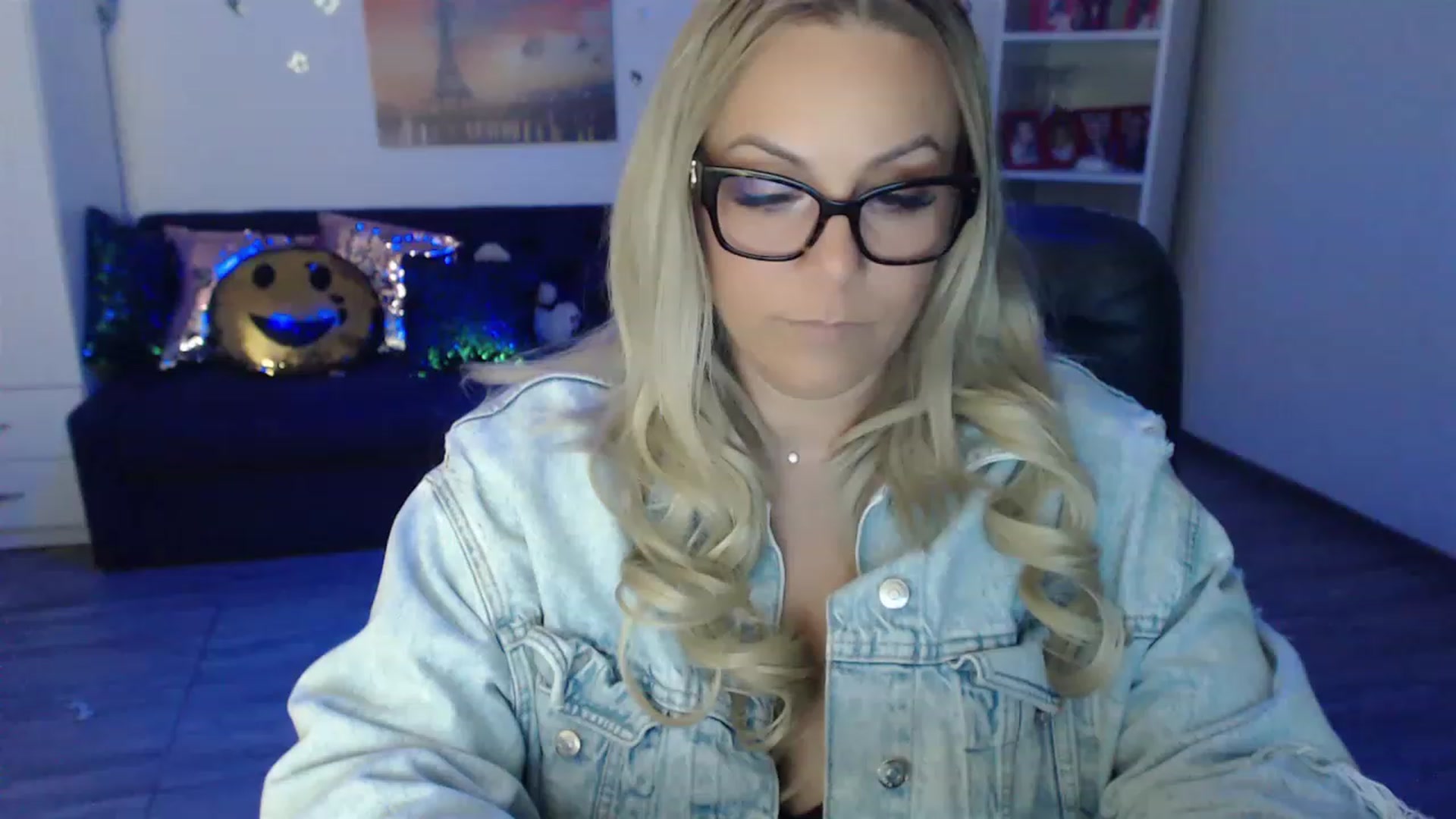 Gallery image thumbnail from A_baby_Boo's myfreecams stream on, 05/30/2023, 20:11 image 18 of 20