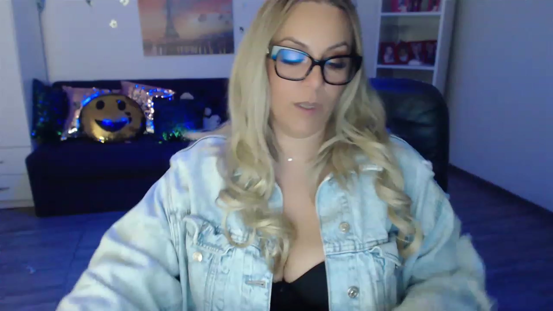Gallery image thumbnail from A_baby_Boo's myfreecams stream on, 05/30/2023, 20:11 image 16 of 20