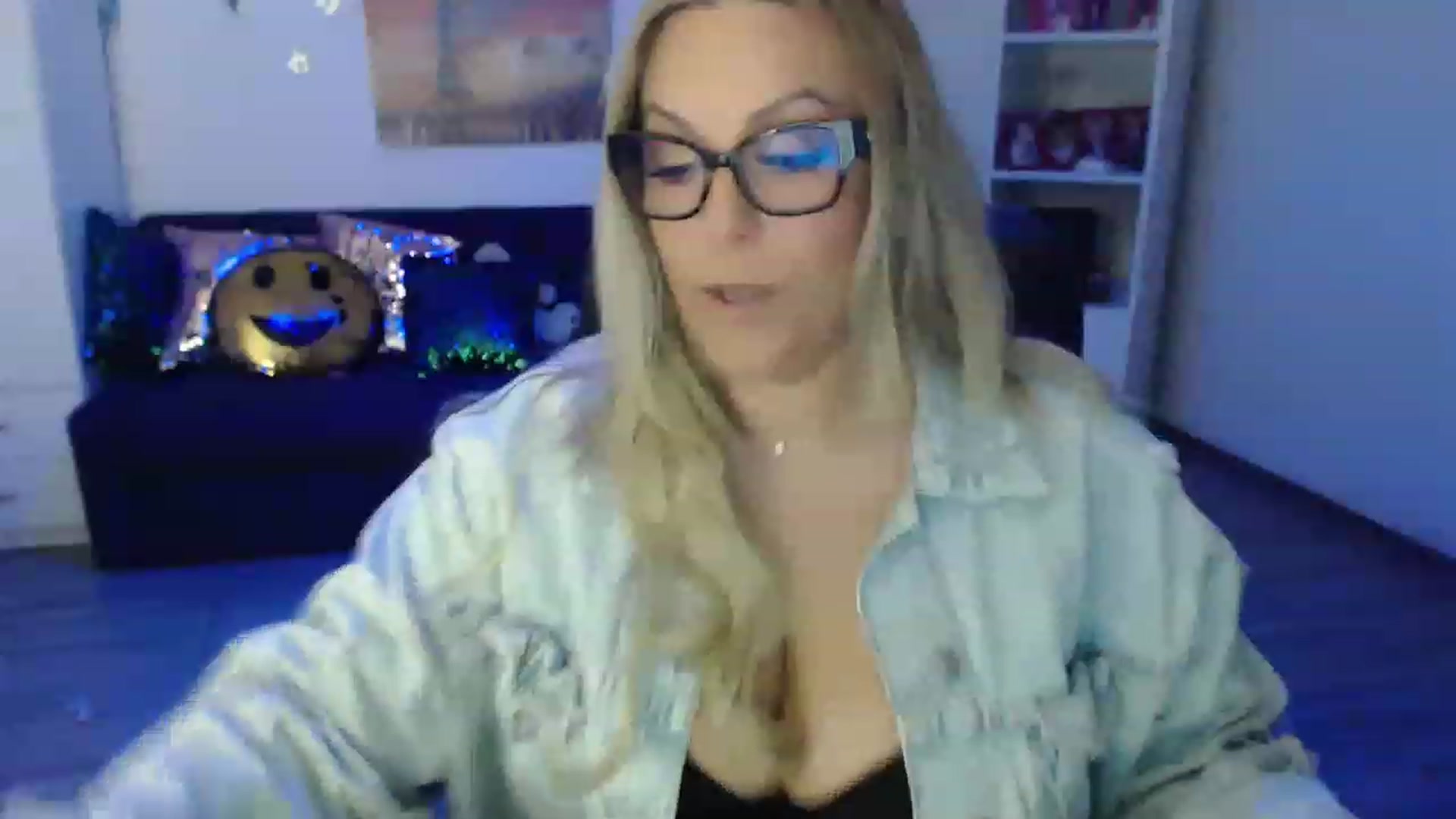 Gallery image thumbnail from A_baby_Boo's myfreecams stream on, 05/30/2023, 20:11 image 6 of 20