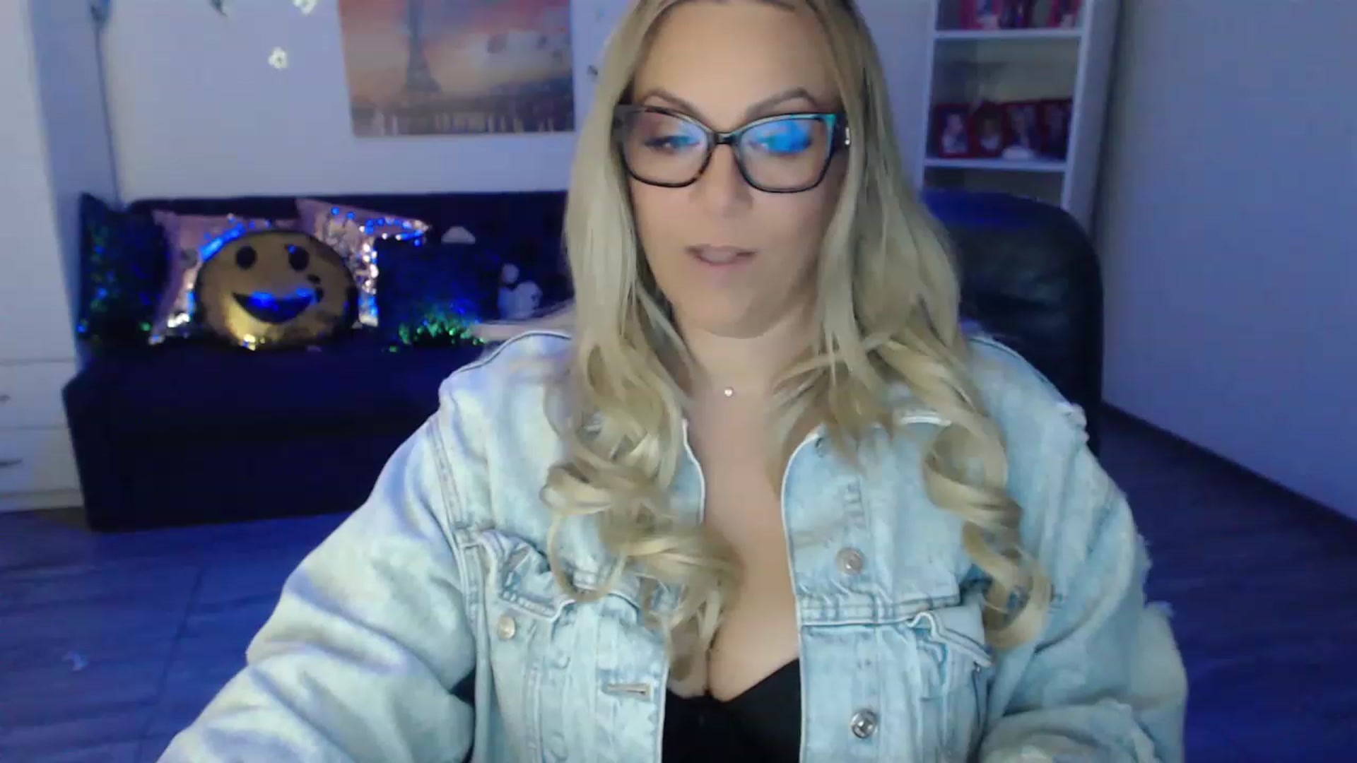 Gallery image thumbnail from A_baby_Boo's myfreecams stream on, 05/30/2023, 20:11 image 17 of 20