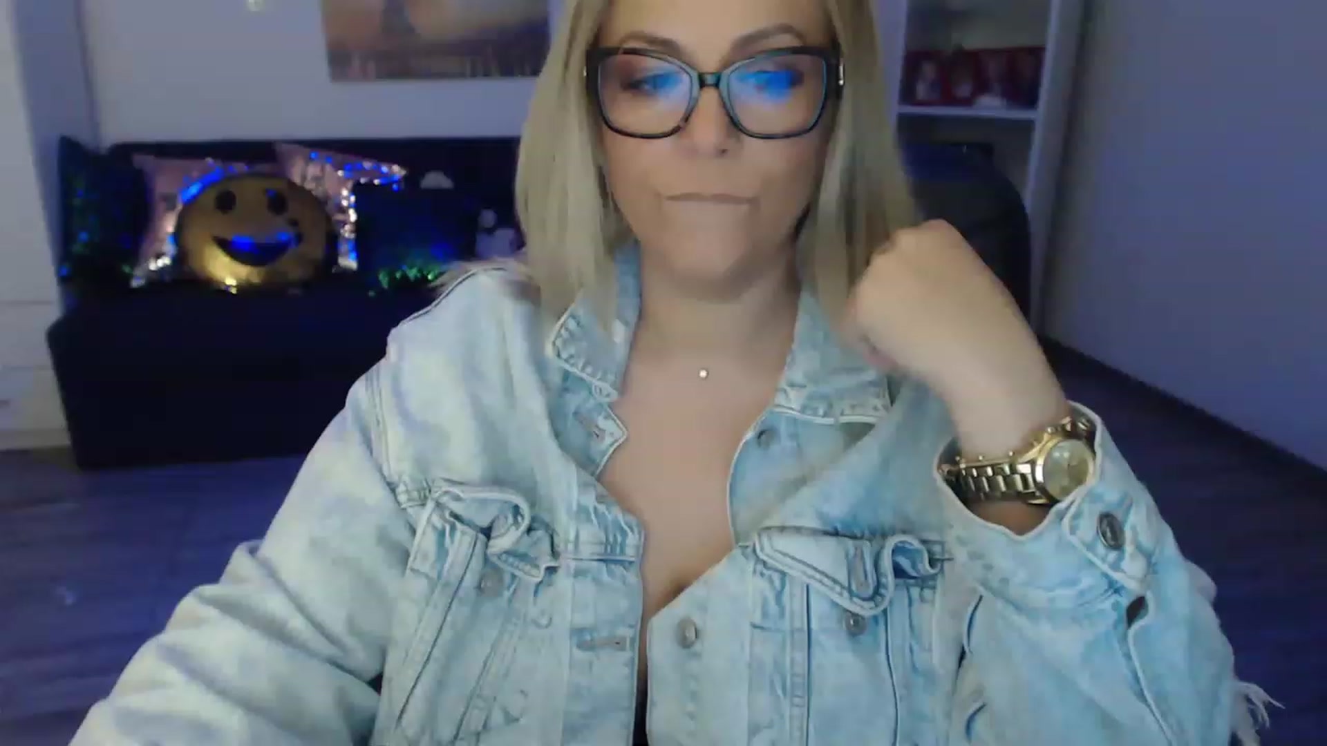 Gallery image thumbnail from A_baby_Boo's myfreecams stream on, 05/30/2023, 23:01 image 7 of 20