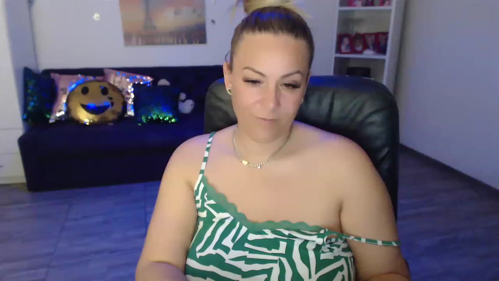 Gallery image thumbnail from A_baby_Boo's myfreecams stream on, 06/03/2023, 01:41 image 19 of 20