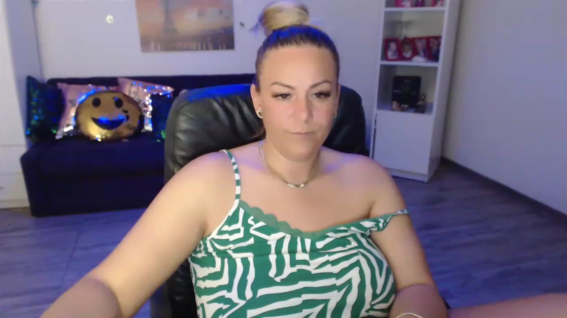 Gallery image thumbnail from A_baby_Boo's myfreecams stream on, 06/03/2023, 01:41 image 8 of 20